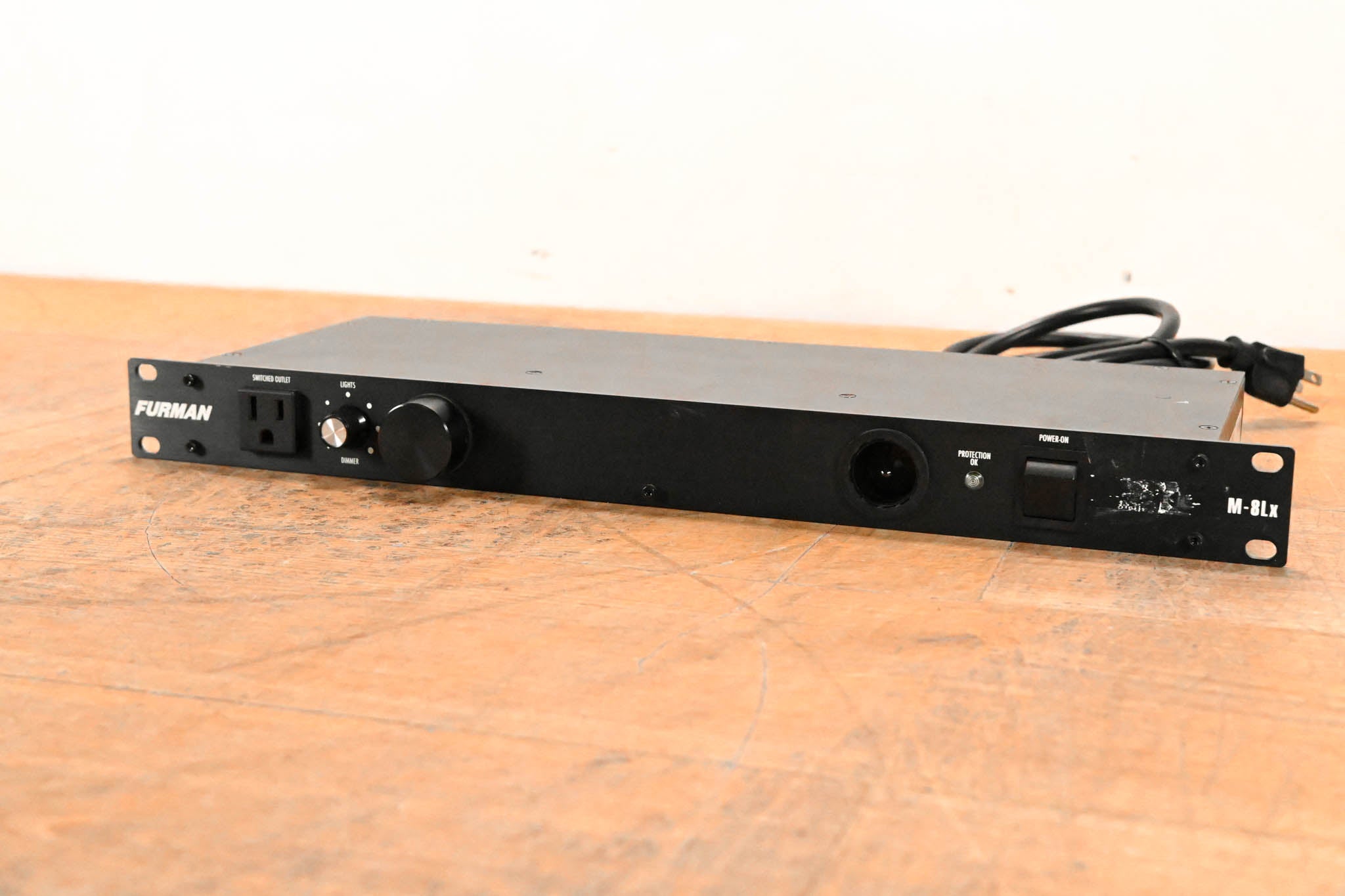 Furman M-8Lx 15A Merit Series Power Conditioner with Lights