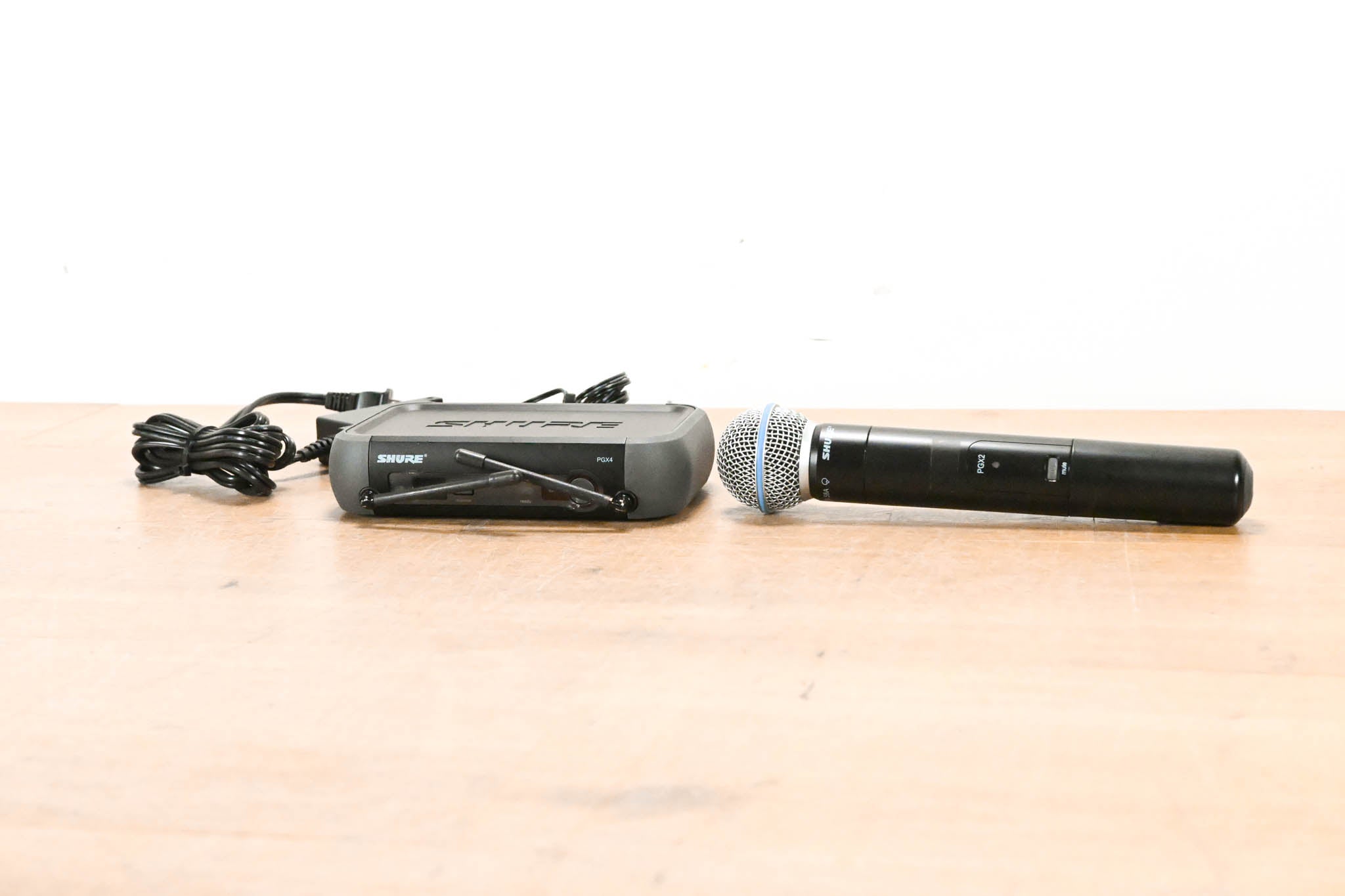 Shure PGX24/BETA58A Handheld Wireless System - L5 Band: 644-662 MHz
