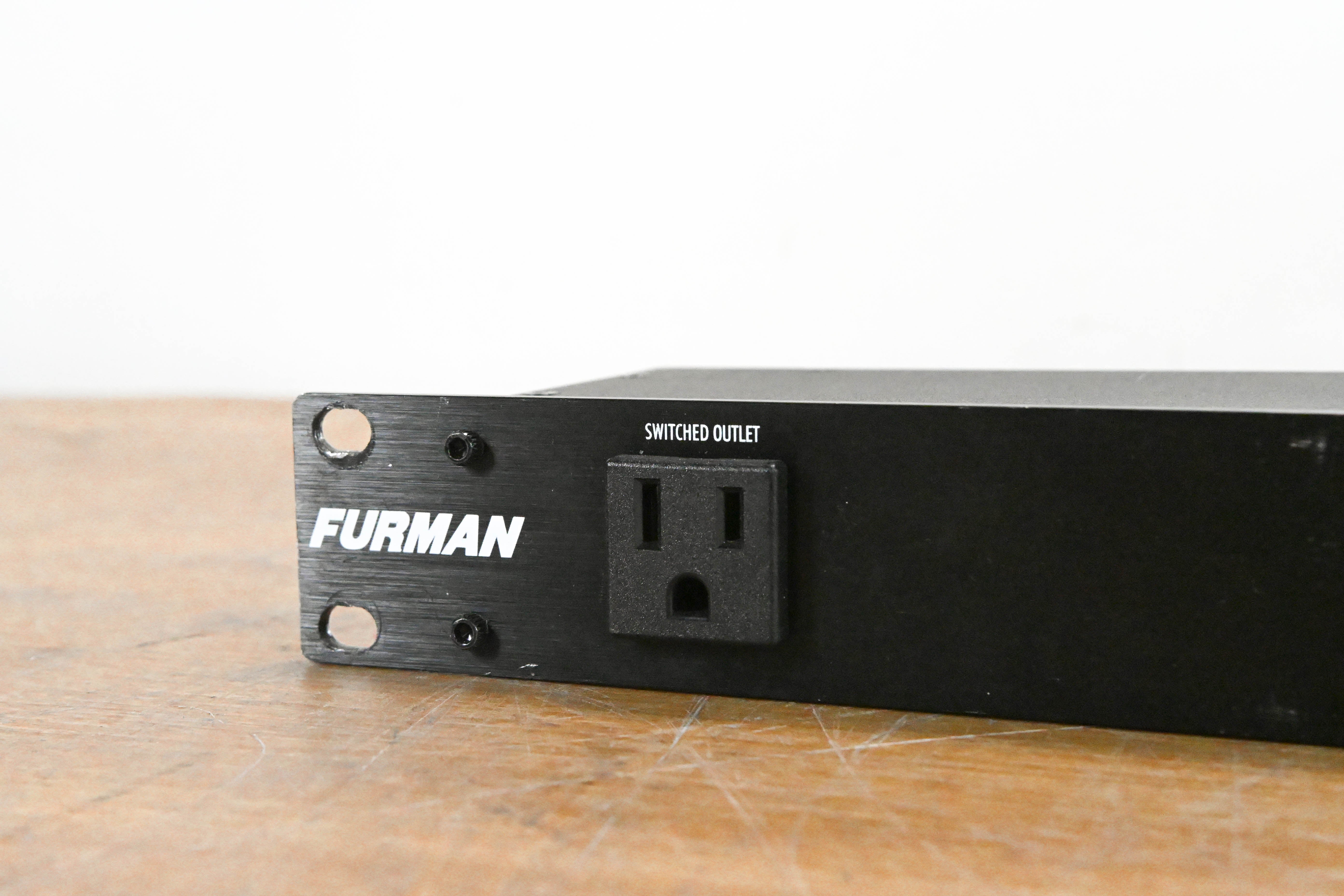 Furman M-8x2 8-Outlet Power Conditioner