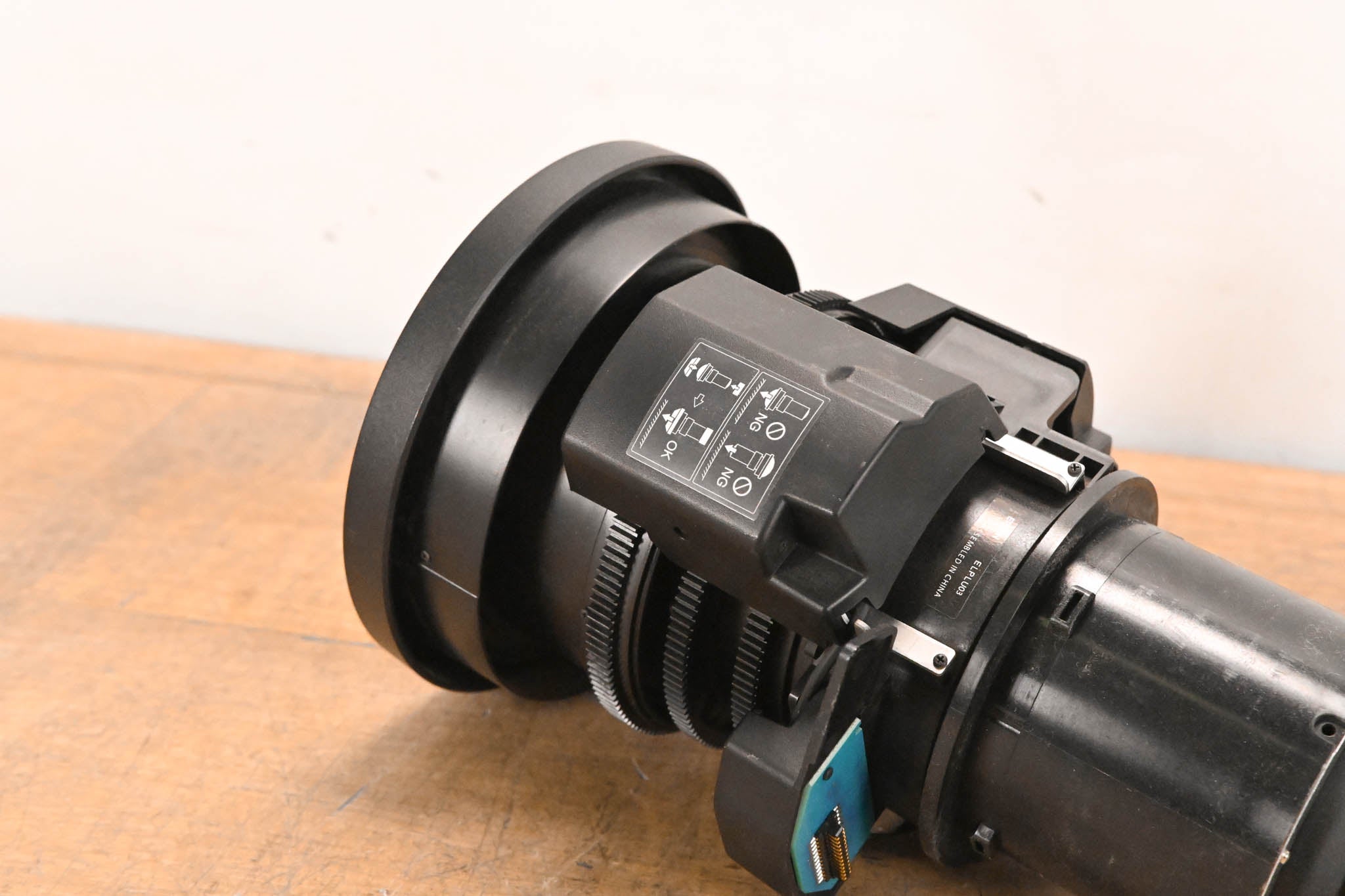 Epson ELPLU03 Wide Short Throw Zoom Lens #1