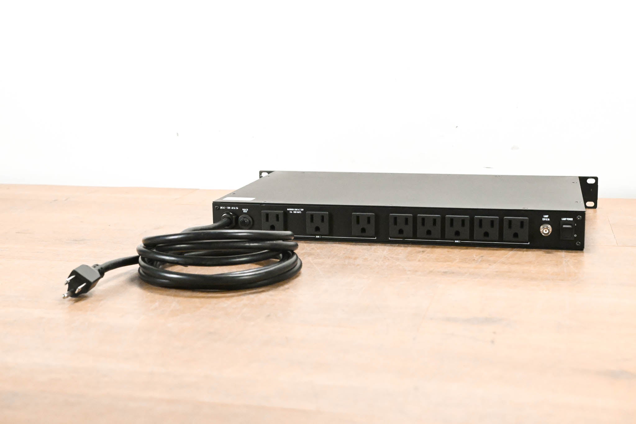 Furman PL-8C 15A Classic Series Power Conditioner with Lights
