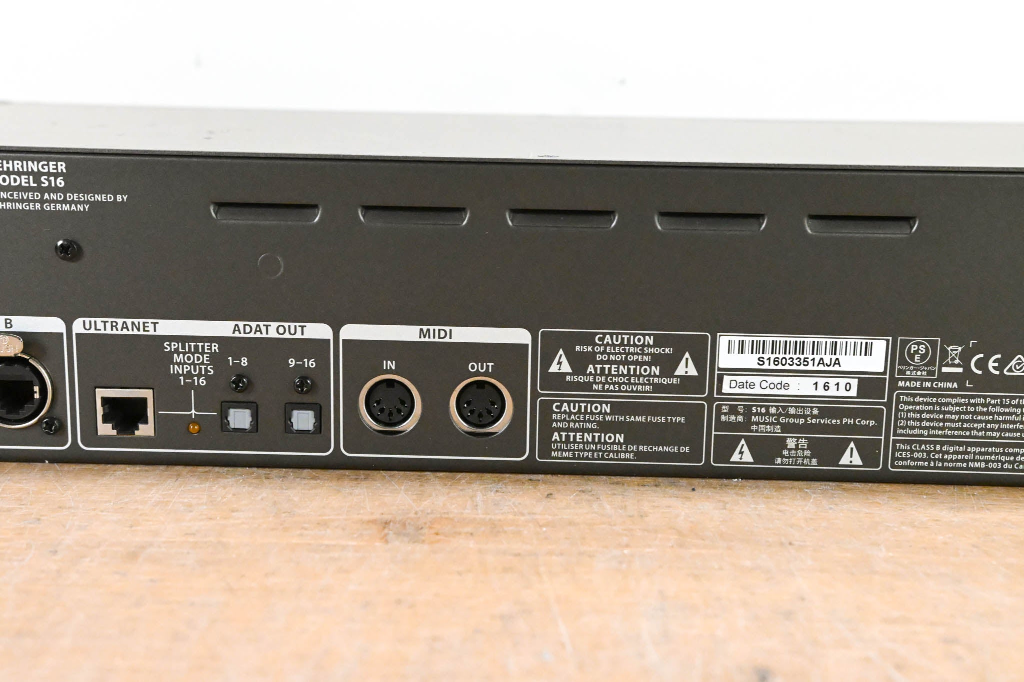Behringer S16 16 x 8 Digital Stage Box