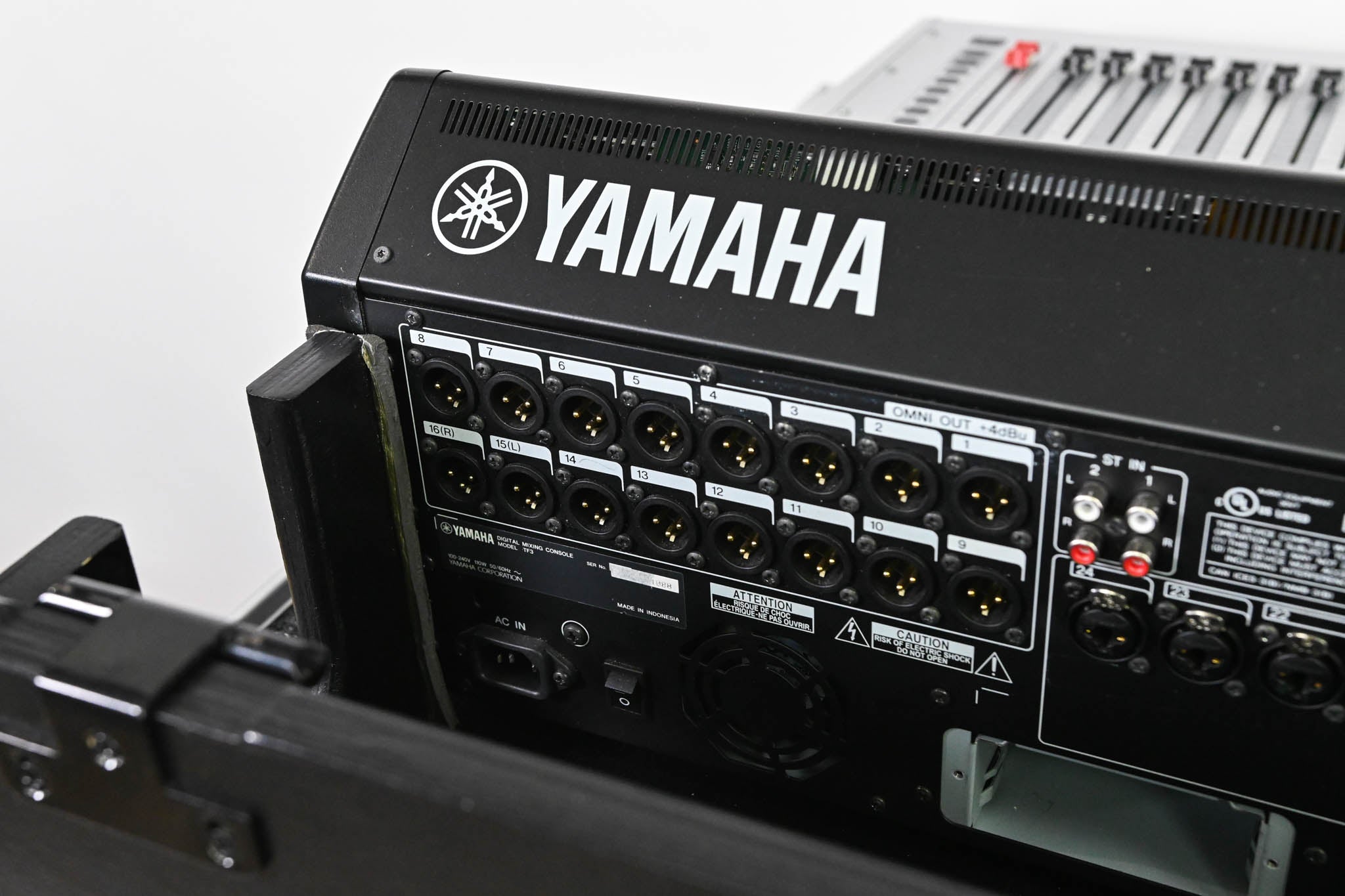 Yamaha TF3 24-Channel Digital Audio Mixer with Road Case