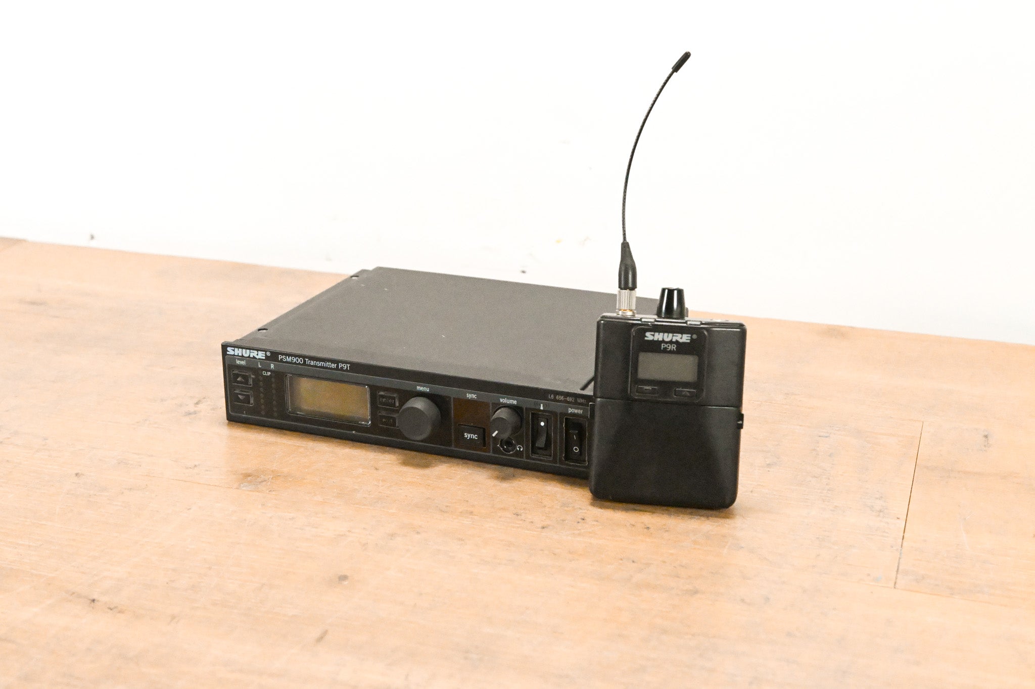 Shure PSM 900 Wireless IEM System L6 Band: 656-692 MHz (NO POWER SUPPLY)
