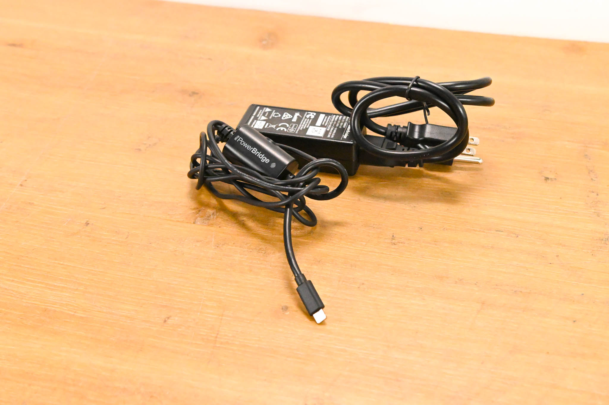 IK Multimedia iRig PowerBridge Power Source - Lightning Adapter
