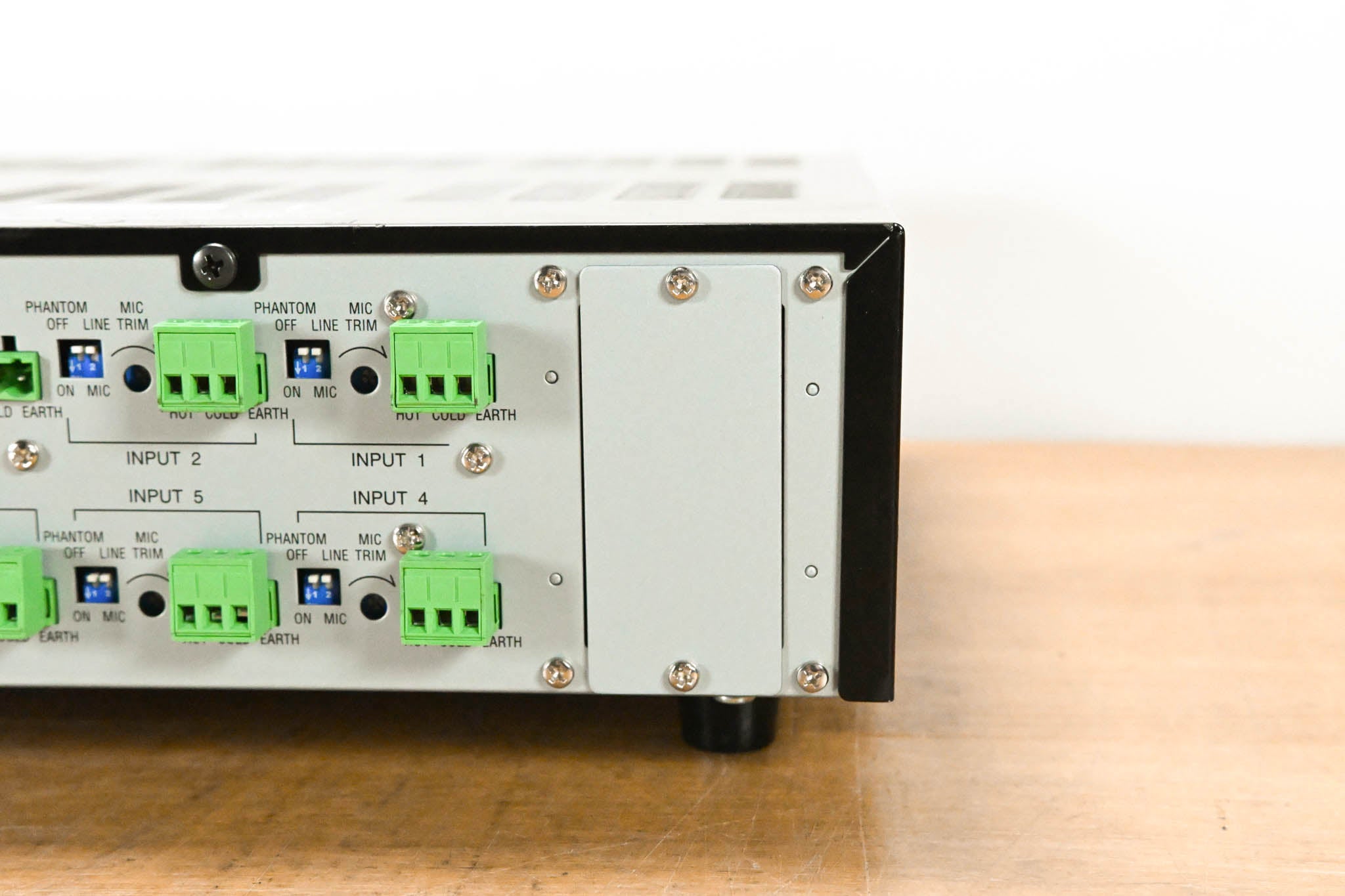 TOA A-724 240-Watt Rackmount Amplifier/Mixer