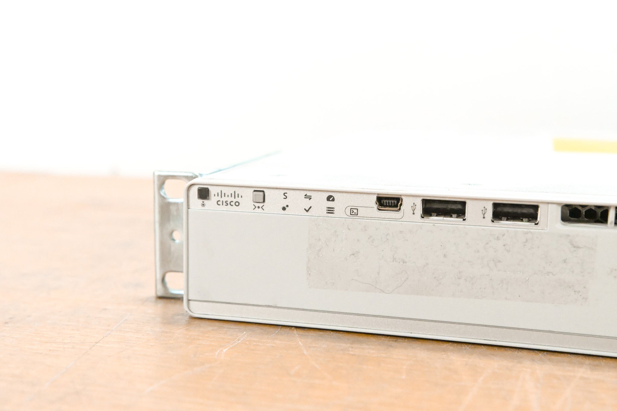 Cisco Catalyst C9200L-24T-4G-E V01 24-Port PoE+ Switch with 4x1G Uplinks
