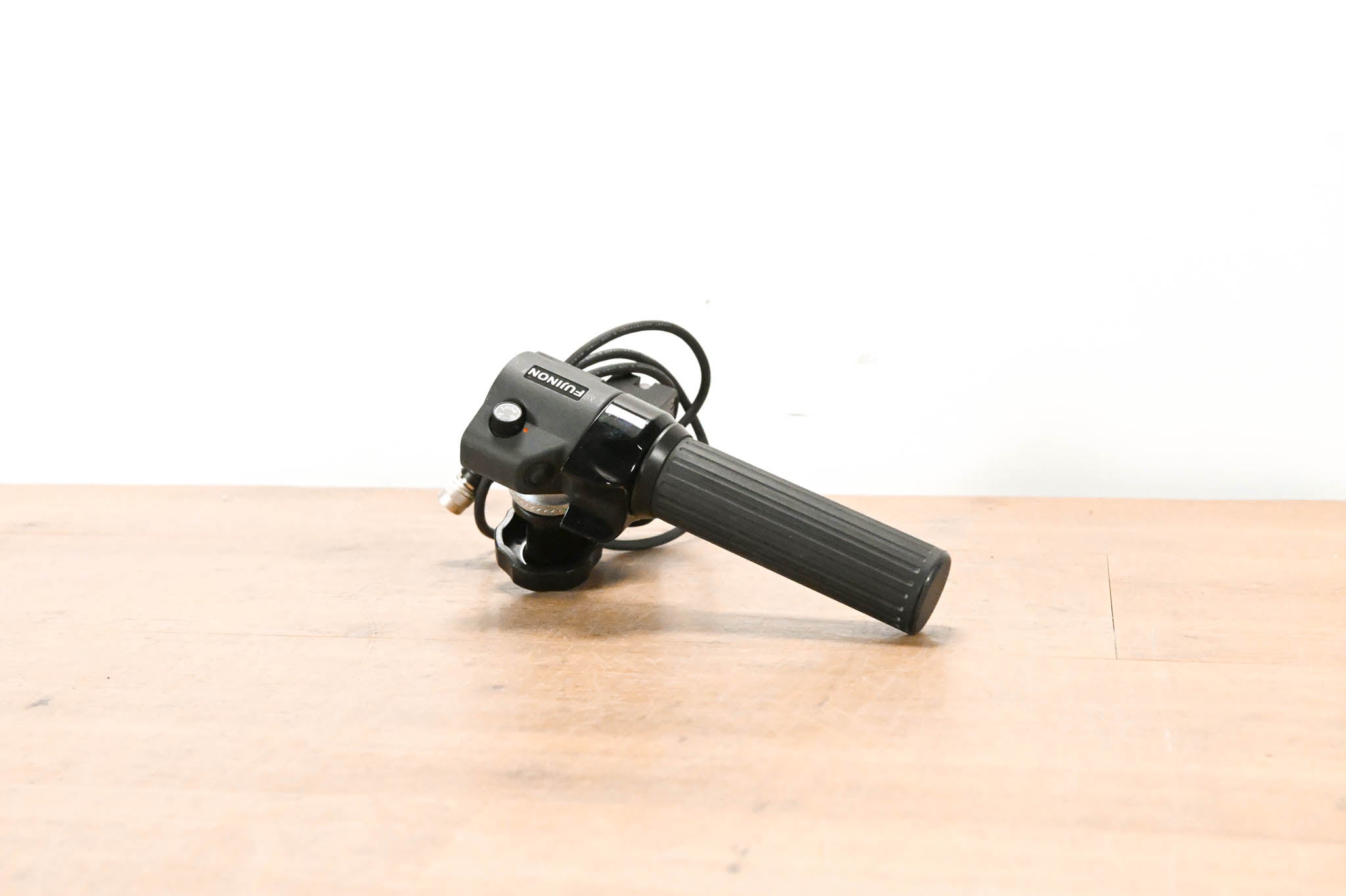 Fujinon ERD-20A-A02 Zoom Demand with MCA-7 Mounting Clamp