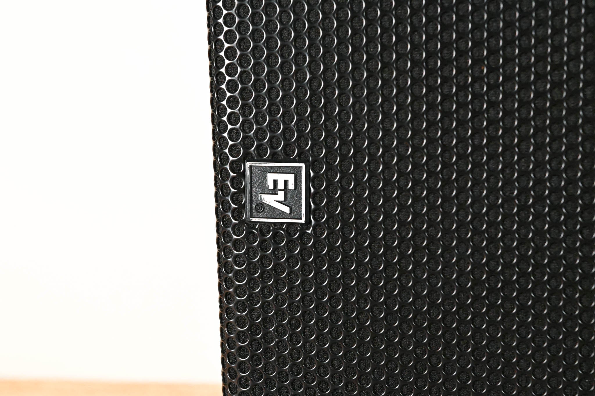 Electro-Voice (EV) Xi-1082 X-Array Install 8