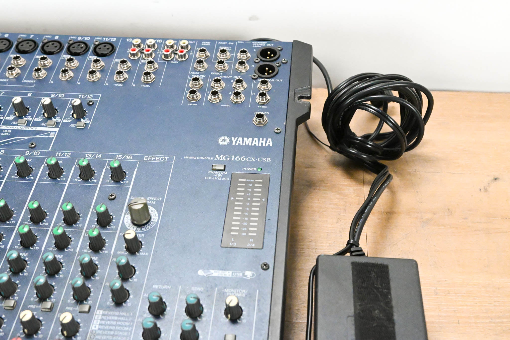 Yamaha MG166CX-USB 16-Channel 4-Bus Rack-Mountable Mixer with USB