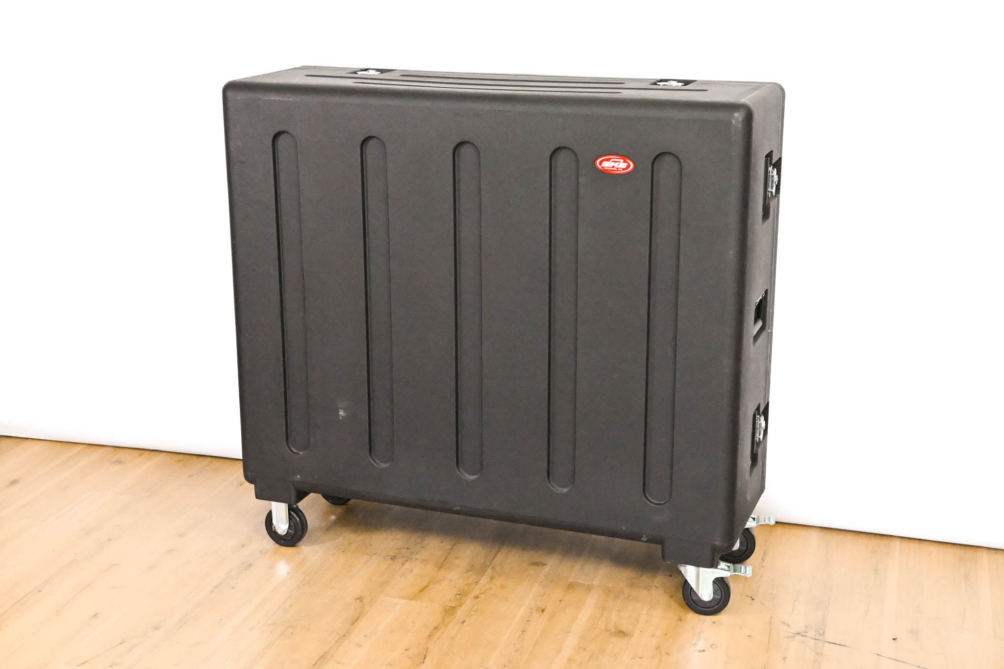 Midas M32 40-Channel Digital Audio Console with Road Case