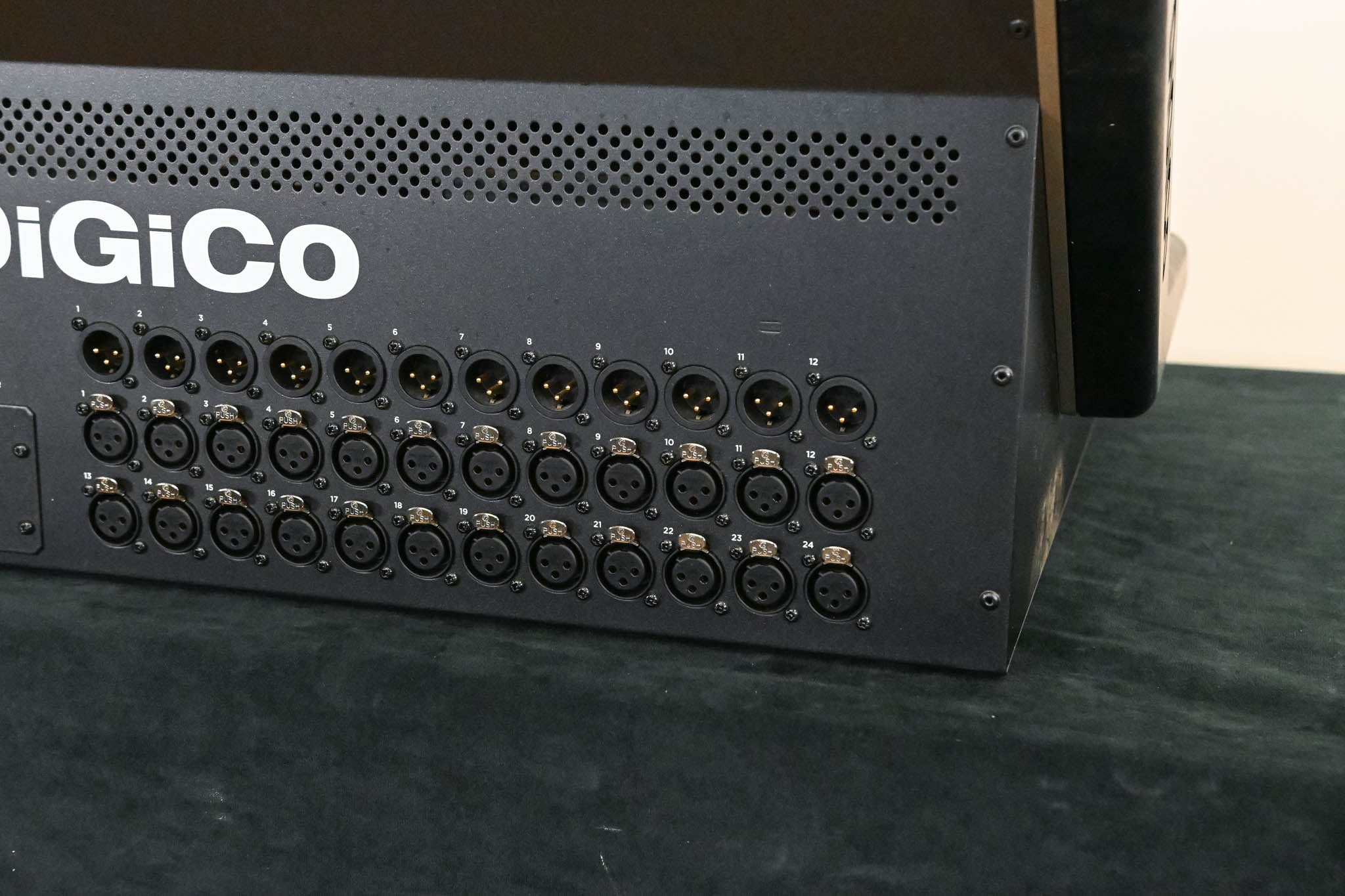 DiGiCo S21 48-Channel Digital Audio Mixing Console