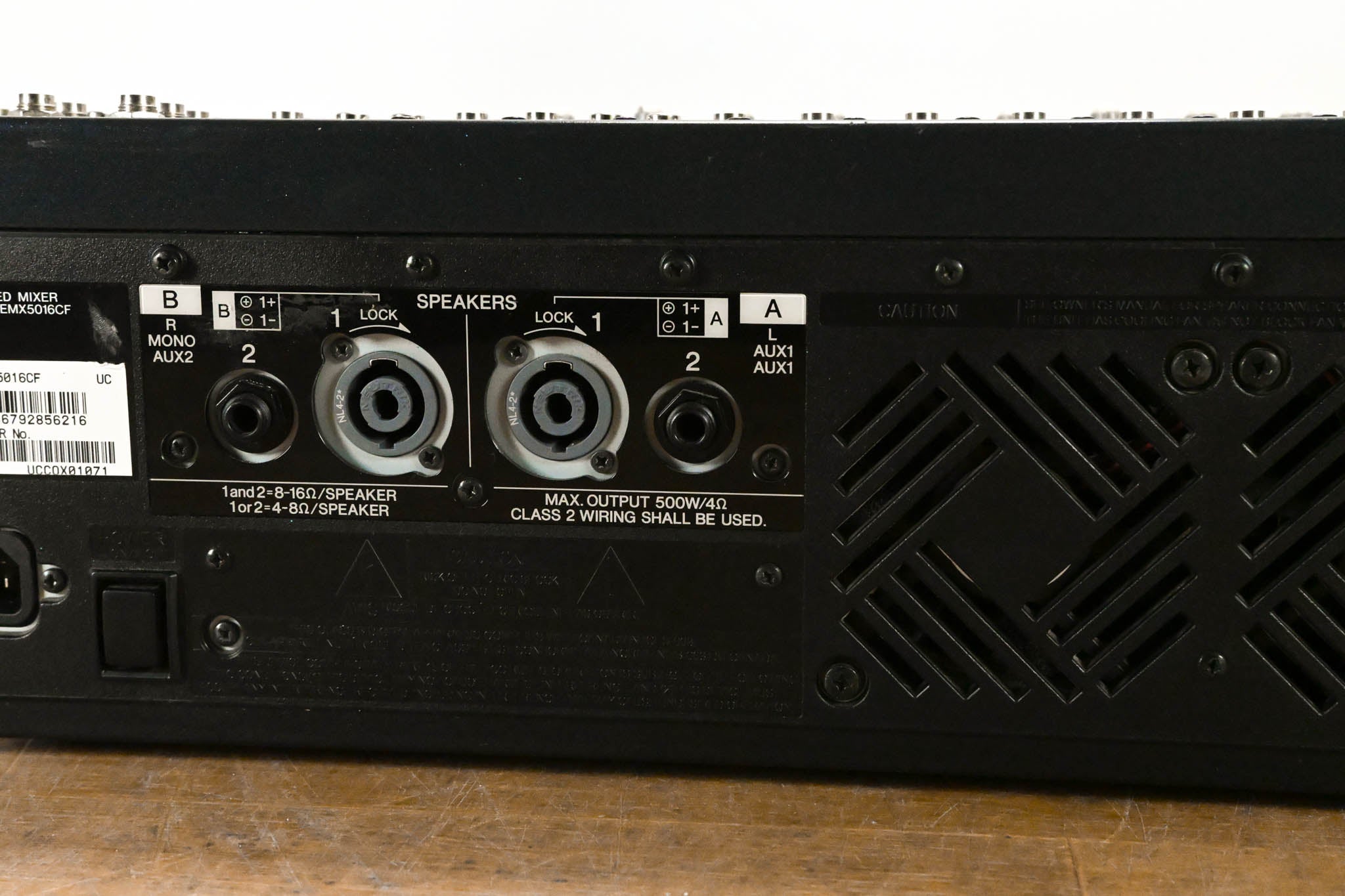 Yamaha EMX5016CF 16-Channel 1000W Power Mixer