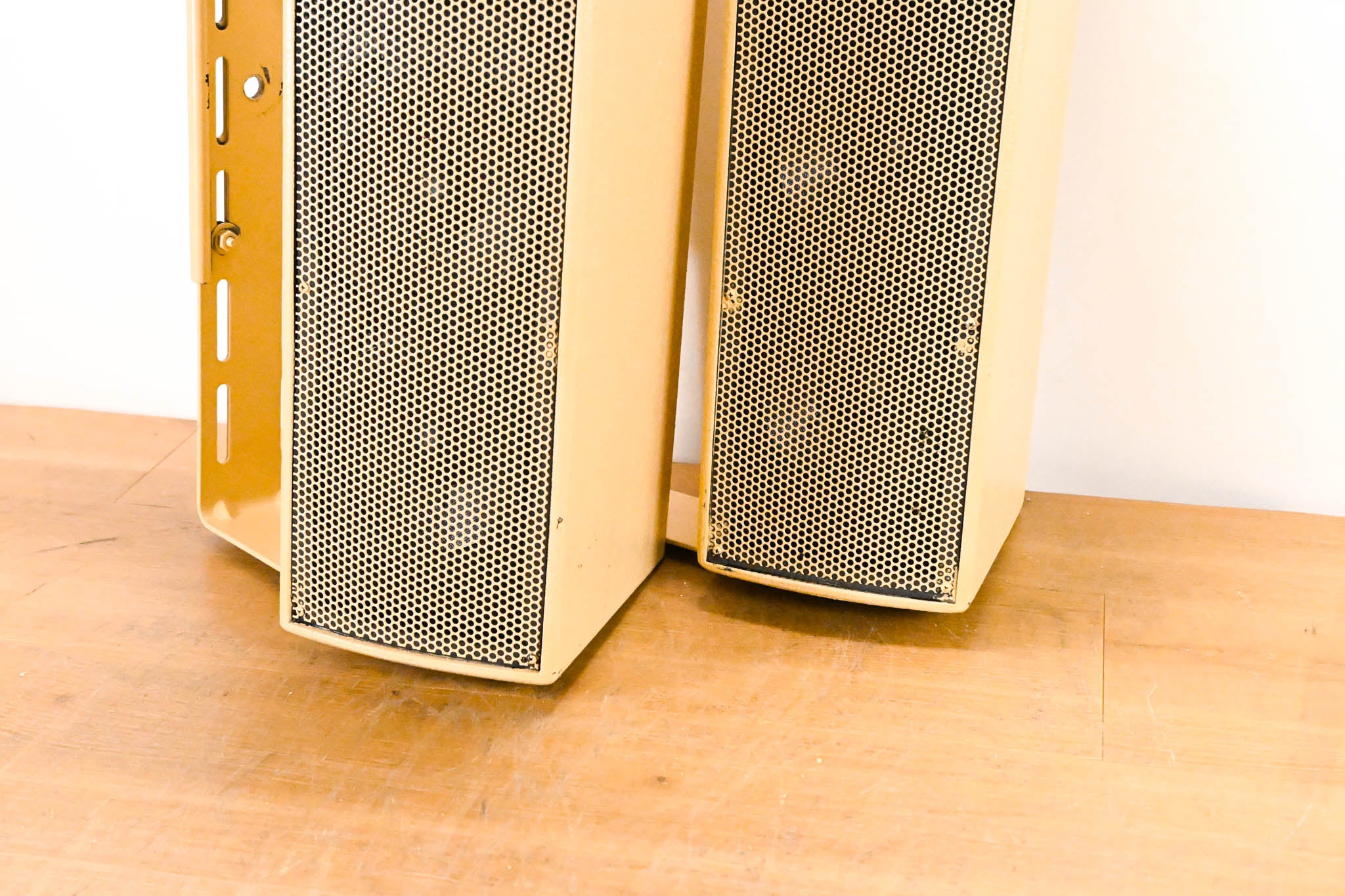 EAW UB52 Two-Way Full-Range Loudspeaker (PAIR)