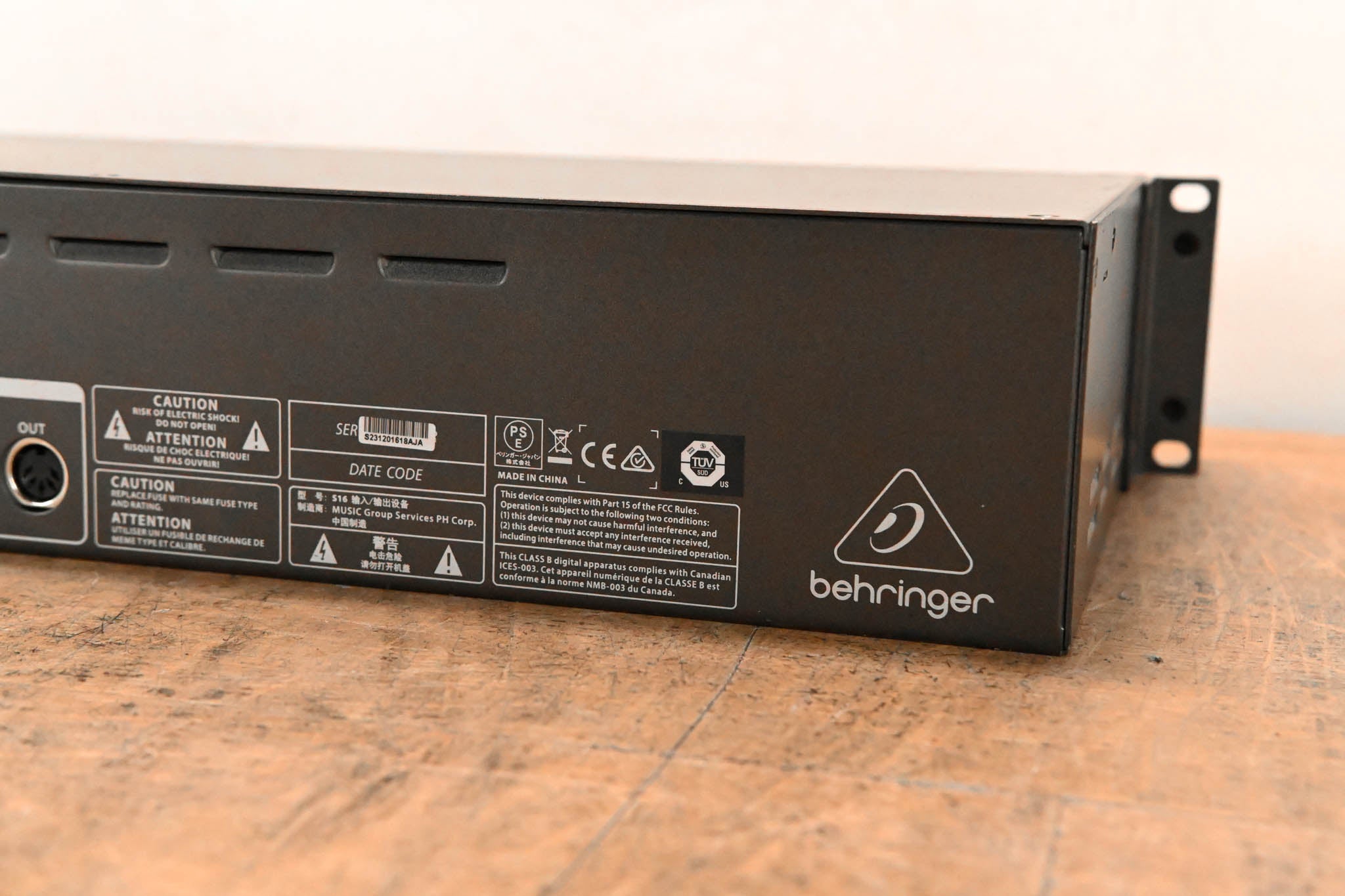 Behringer S16 16 x 8 Digital Stage Box
