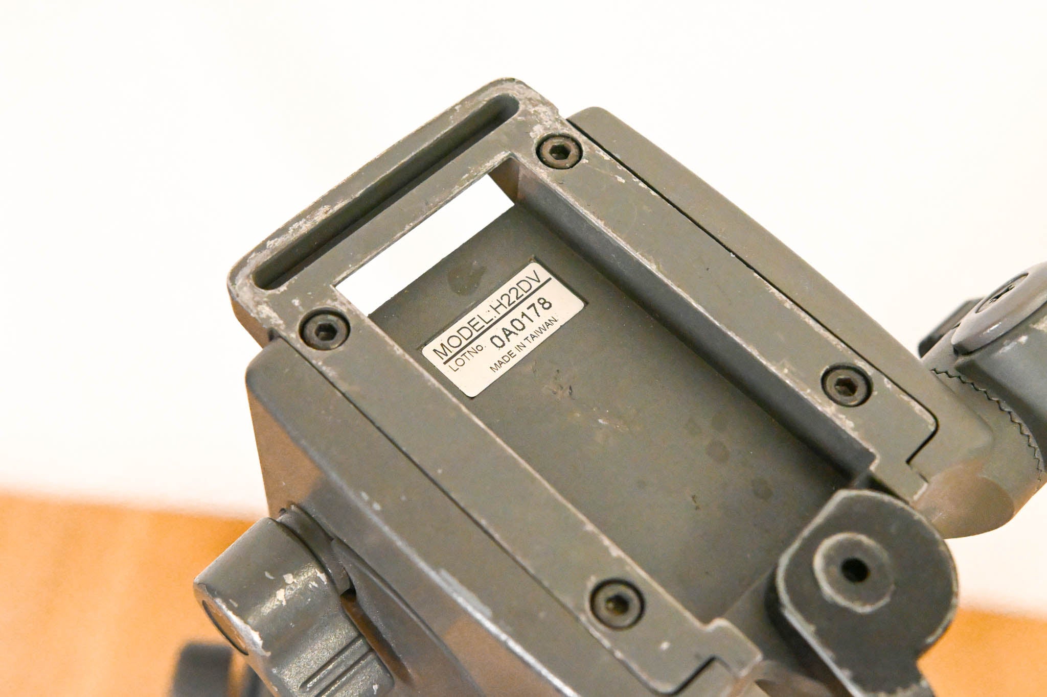 Libec H22 DV Fluid Head with T58 Tripod Legs