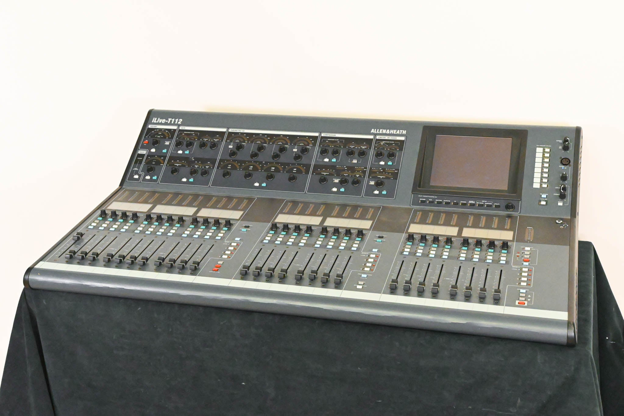 Allen & Heath iLive-T112 Mixing Surface with iDR-48 Fixed Format MixRack