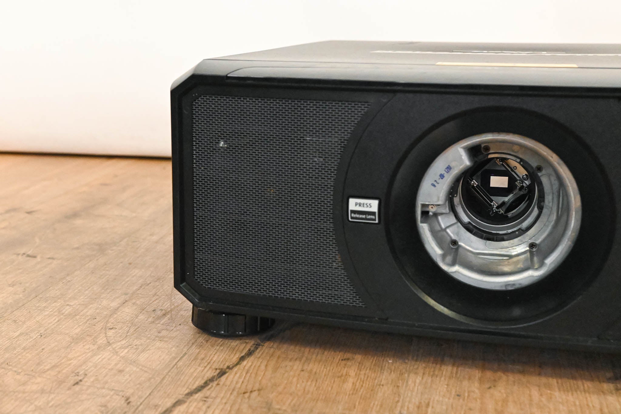 Digital Projection E-Vision 9100 WU WUXGA Large Venue DLP Projector