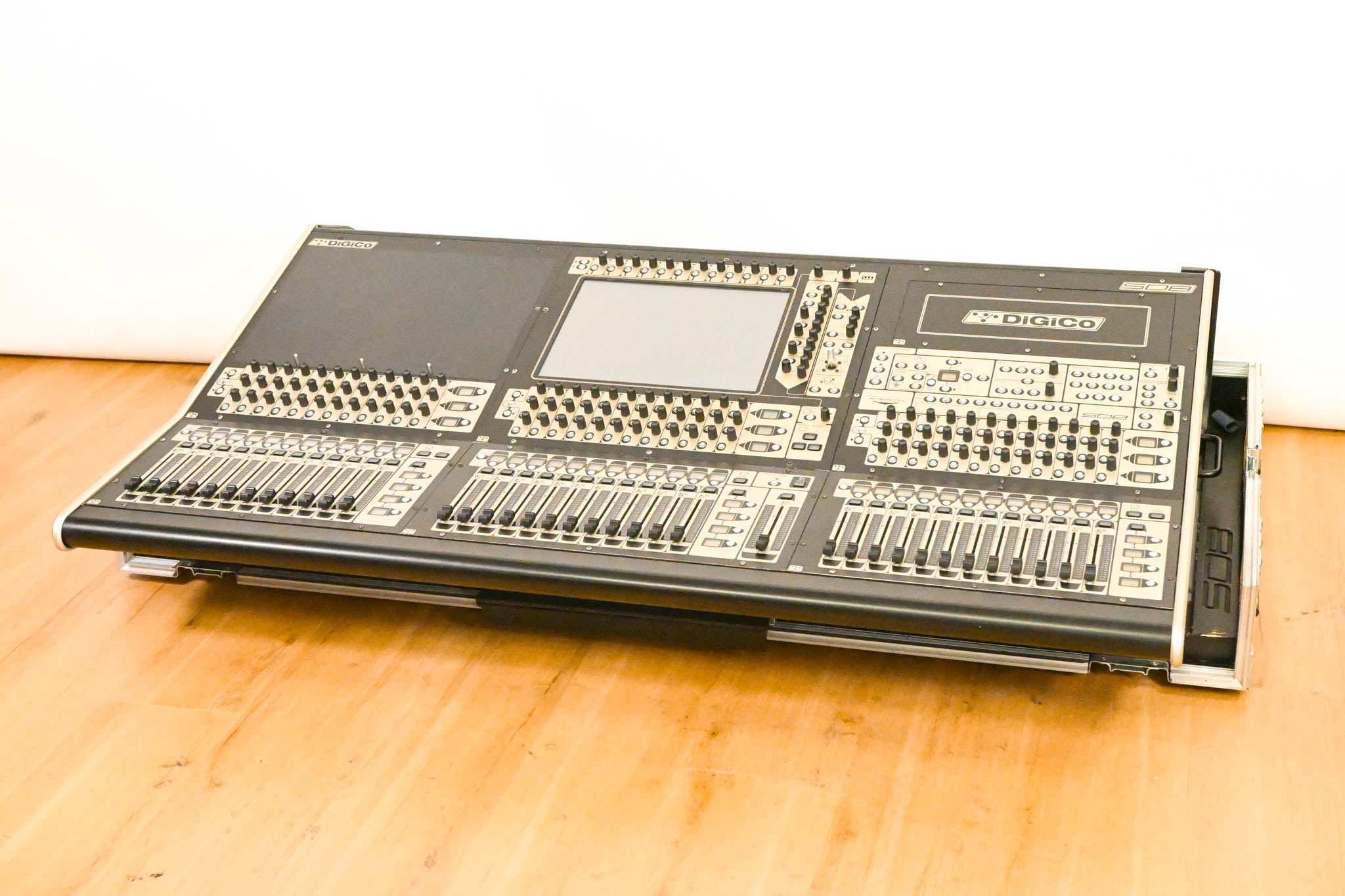 DiGiCo SD8 Digital Mixing Console w/ Waves Card, ST Optical & Road Case