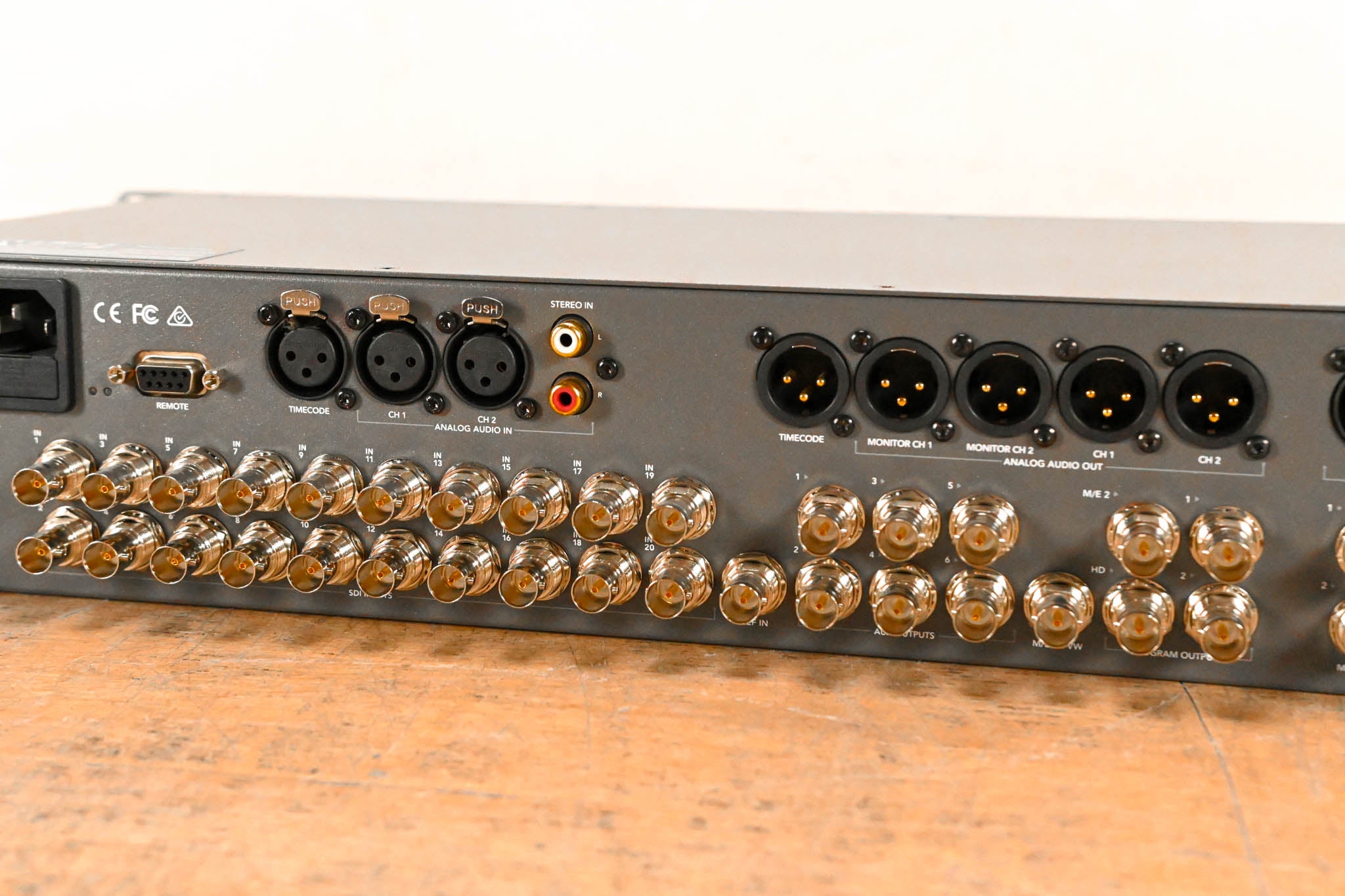 Blackmagic Design ATEM 4 M/E Broadcast Studio 4K