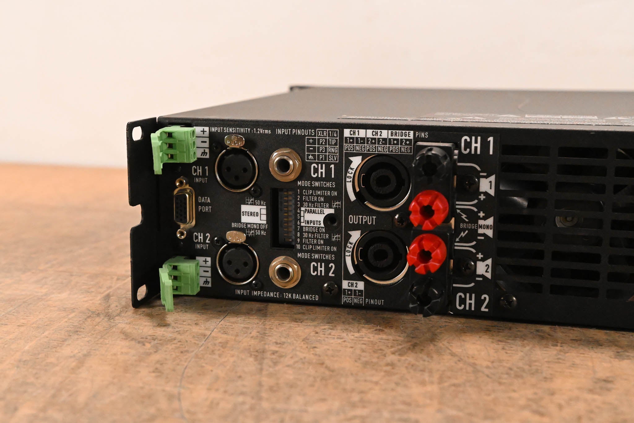 QSC PL224 PowerLight 2 Series 2-Channel Power Amplifier