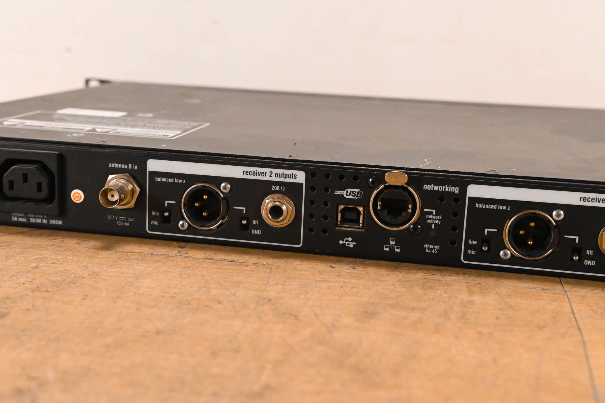 Shure UR4D Dual Wireless Receiver - G1 Band - 470-530 MHz