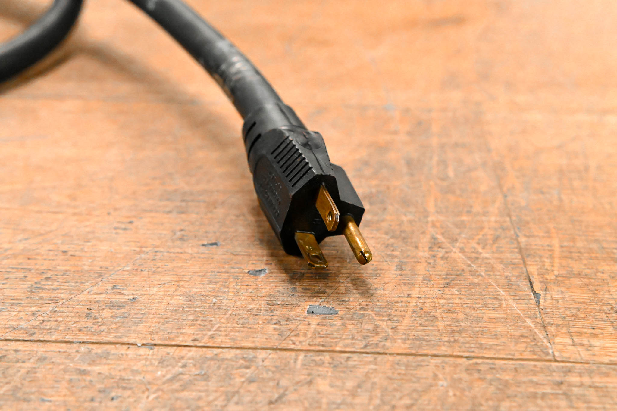 Crown Macro-Tech 2402 2-Channel Power Amplifier