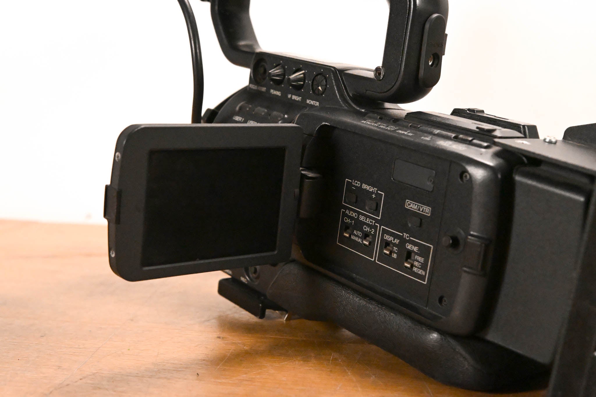 JVC GY-HD100 High Definition 3-CCD MiniDV Professional Camcorder