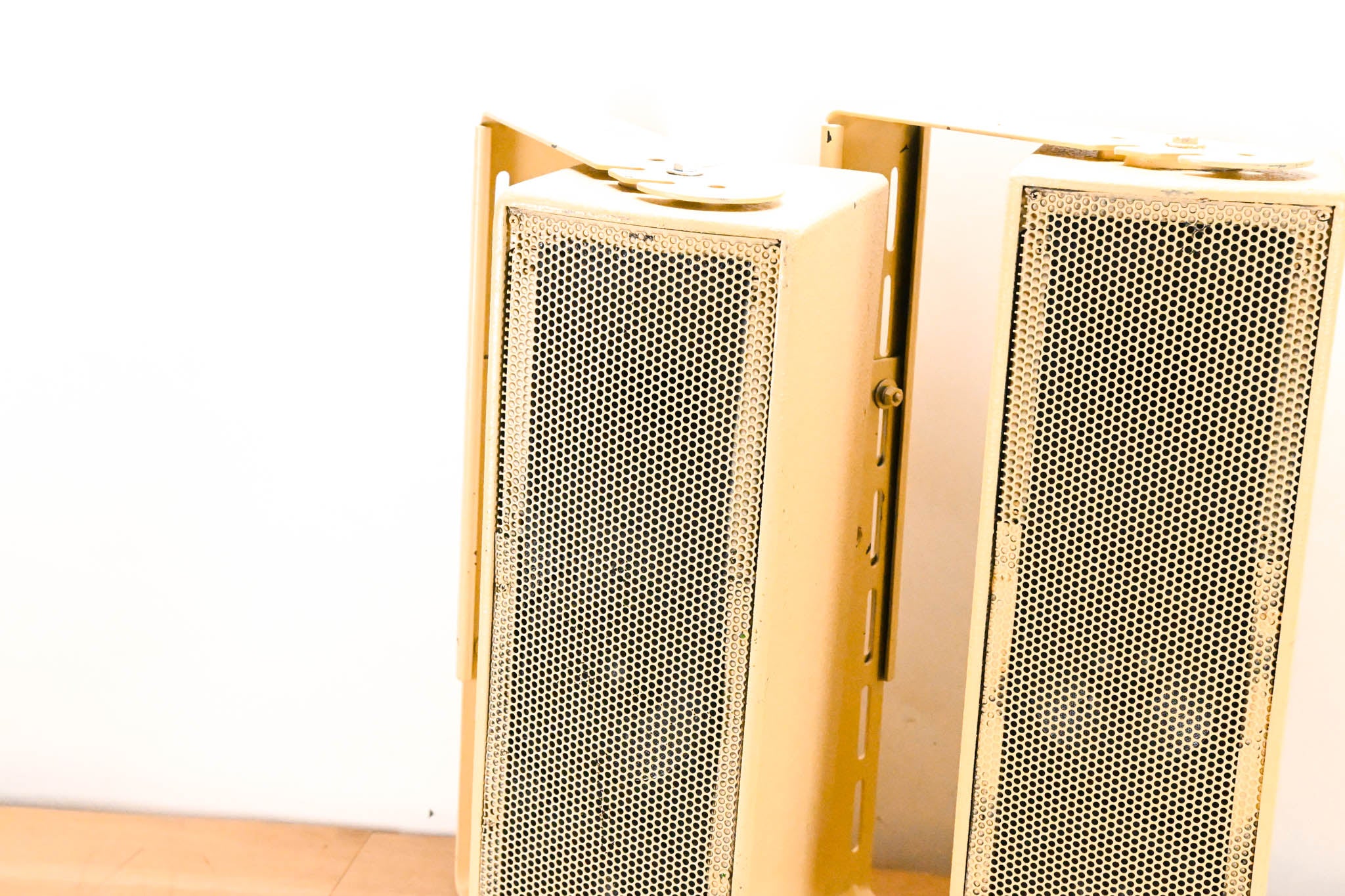EAW UB52 Two-Way Full-Range Loudspeaker (PAIR)