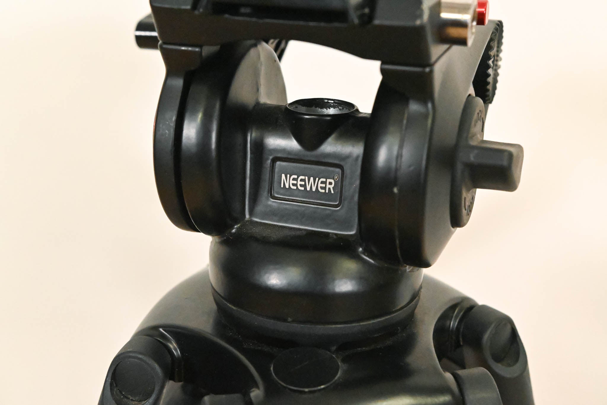 Neewer TP37 74" Video Tripod with Fluid Head
