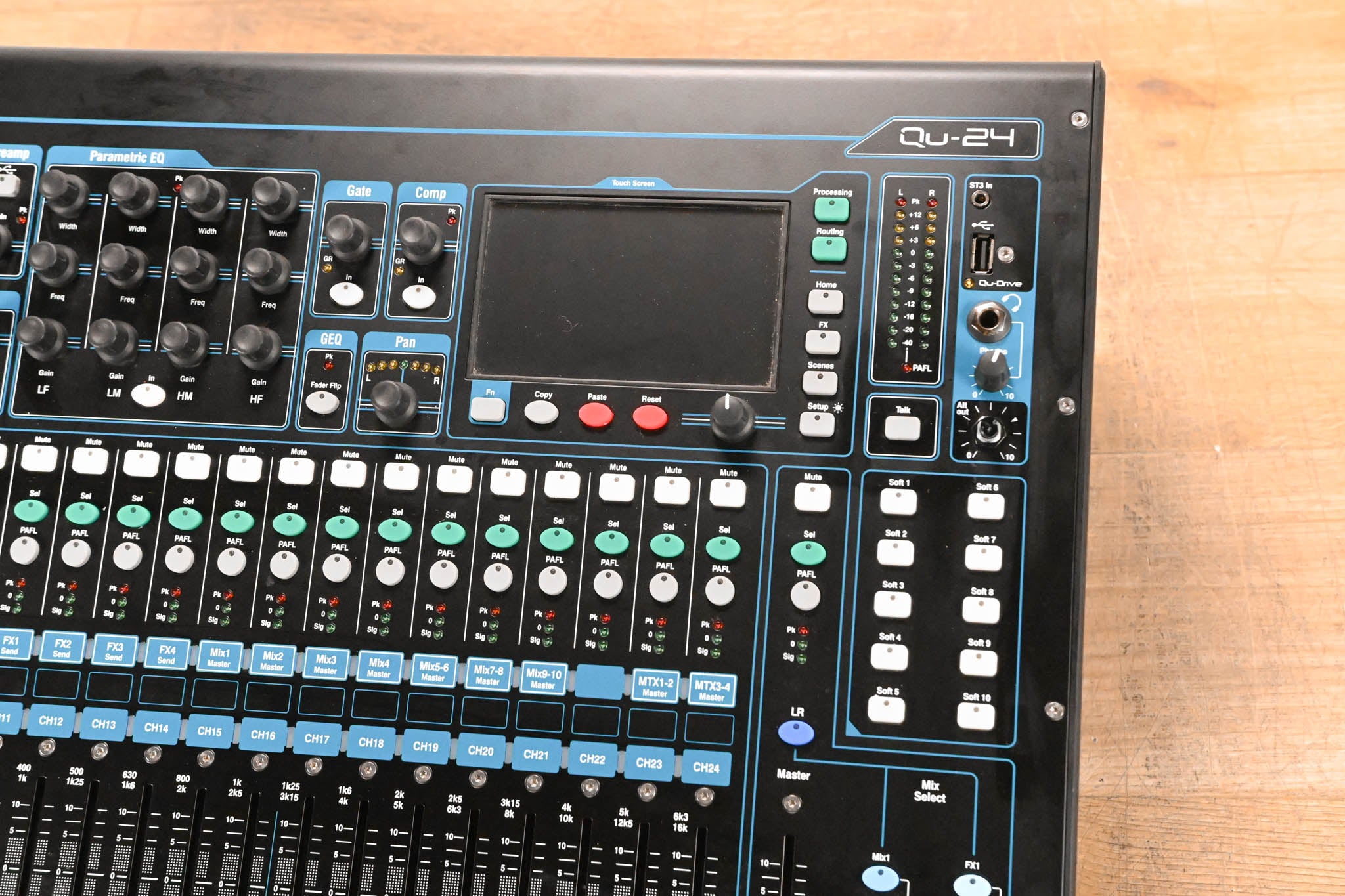 Allen & Heath Qu-24 24-Channel Digital Mixing Console