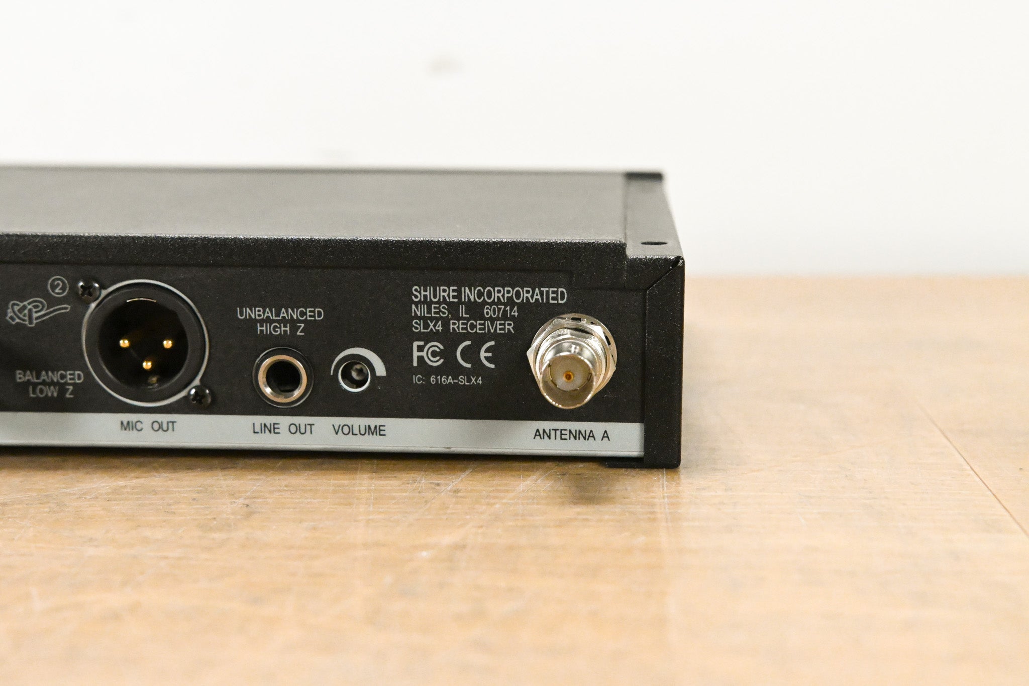 Shure SLX4 Wireless Receiver - J3 Band: 572-596 MHz (NO POWER SUPPLY)