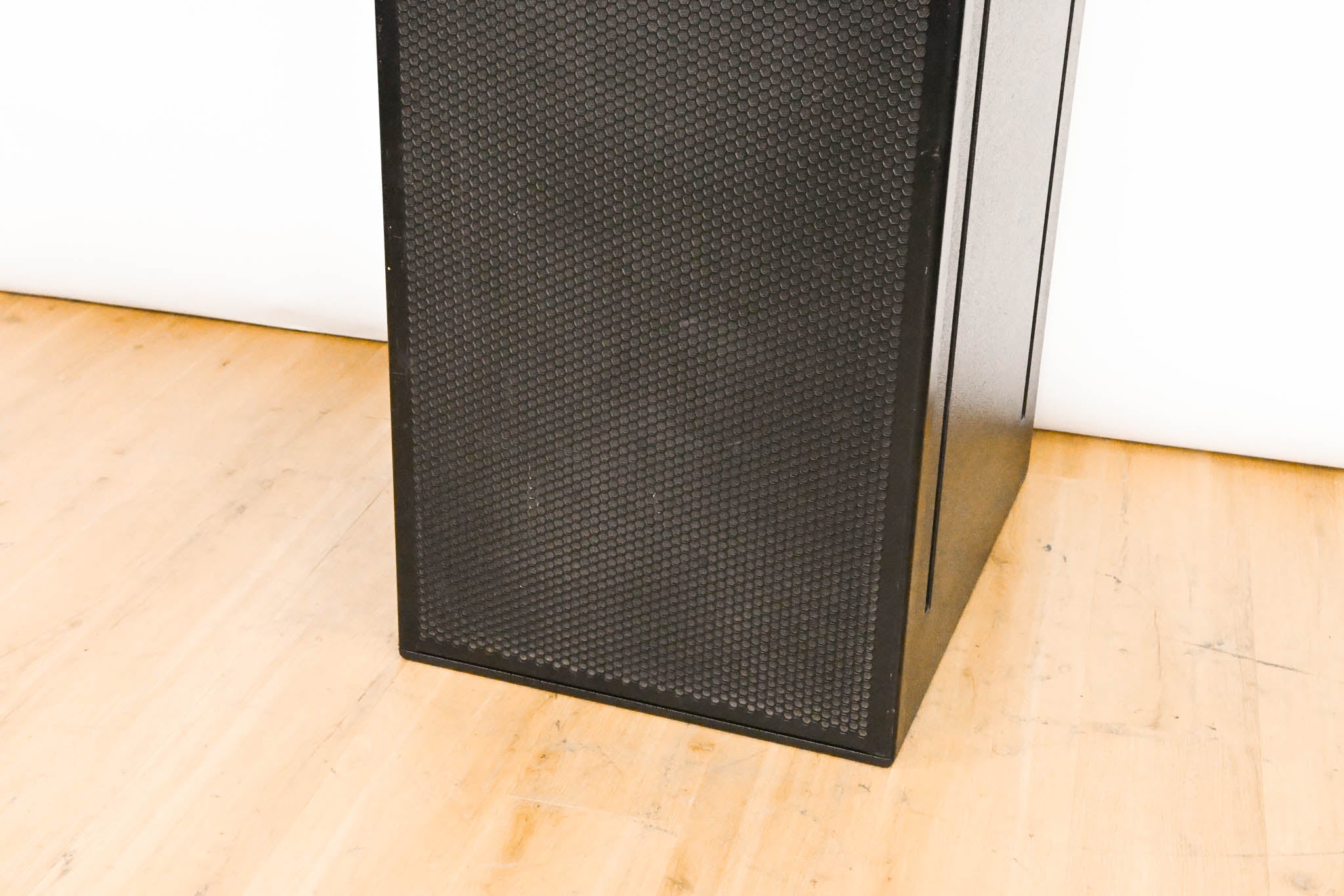 Meyer Sound 700-HP UltraHigh-Power Dual 18" Powered Subwoofer