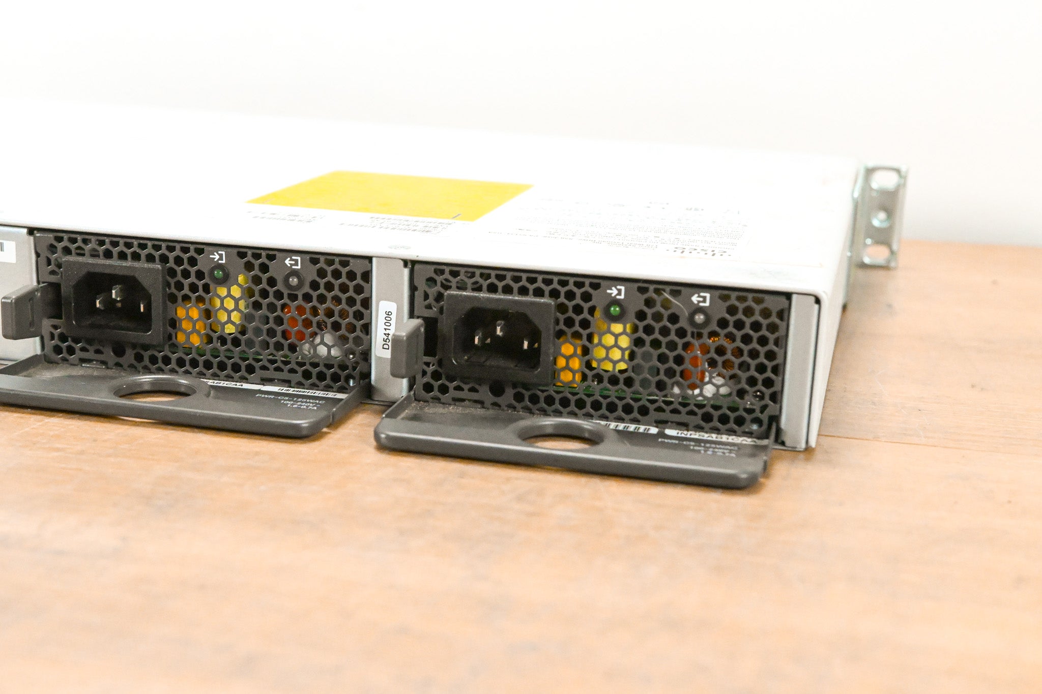 Cisco Catalyst C9200L-24T-4G-E V01 24-Port PoE+ Switch with 4x1G Uplinks