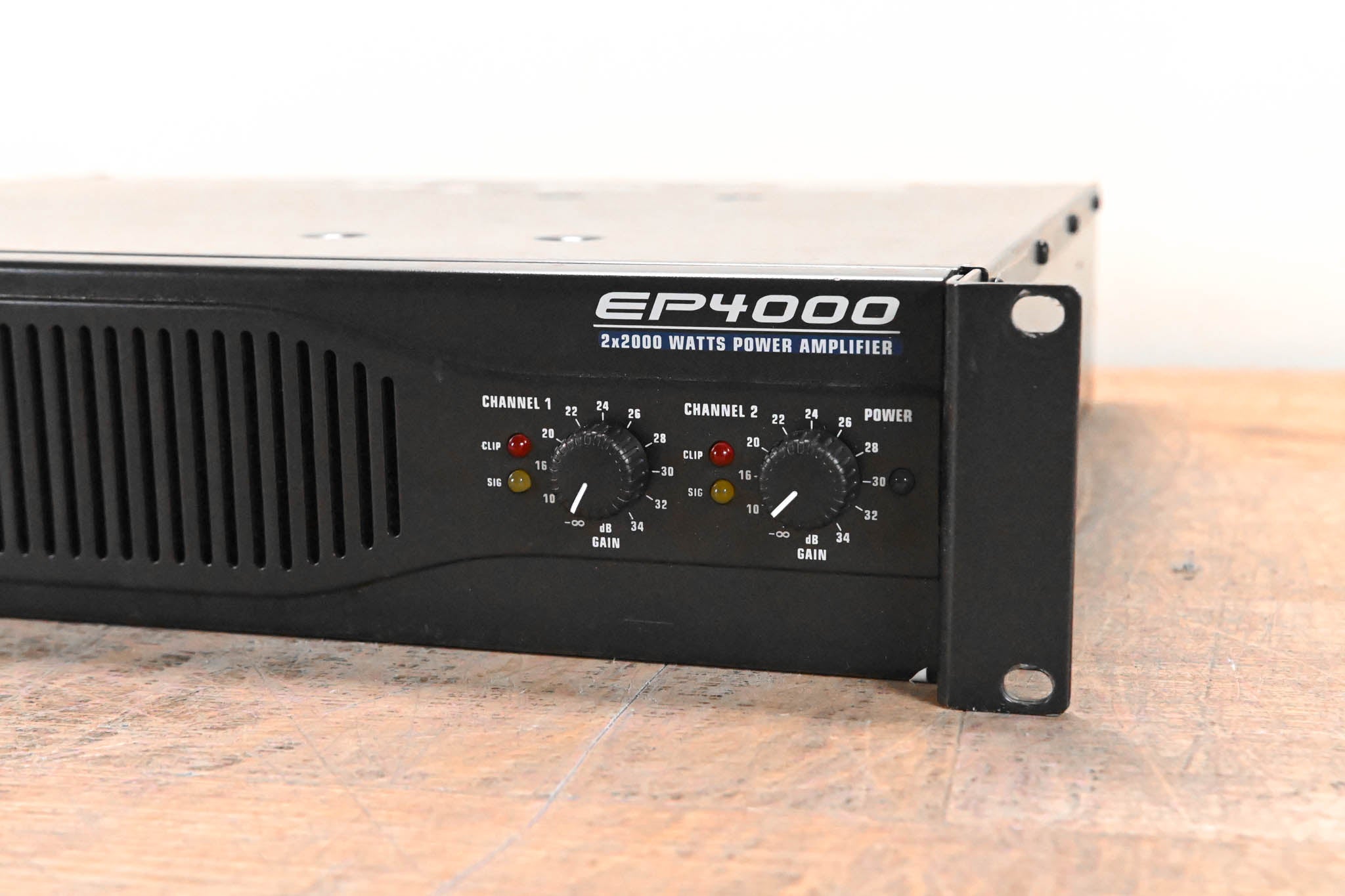 Behringer Europower EP4000 4000W Stereo Power Amplifier