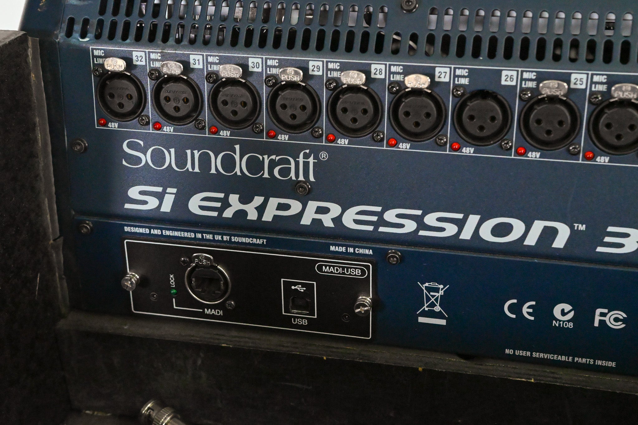 Soundcraft Si Expression 3 Digital Mixer w/ MADI-USB Card & Road Case
