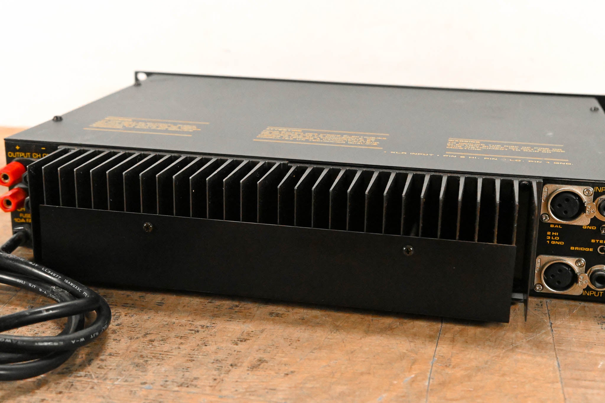AB International 1650 2-Channel Power Amplifier