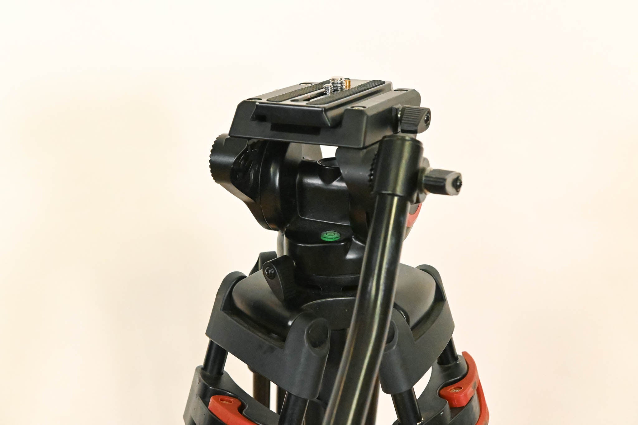 Neewer TP37 74" Video Tripod with Fluid Head