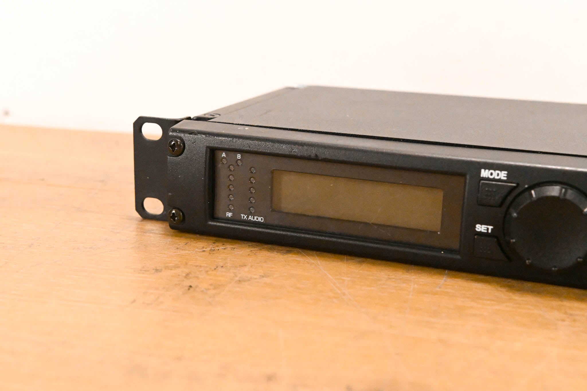 Shure ULXP24/58 Handheld Wireless System - J1 Band (NO POWER SUPPLY)