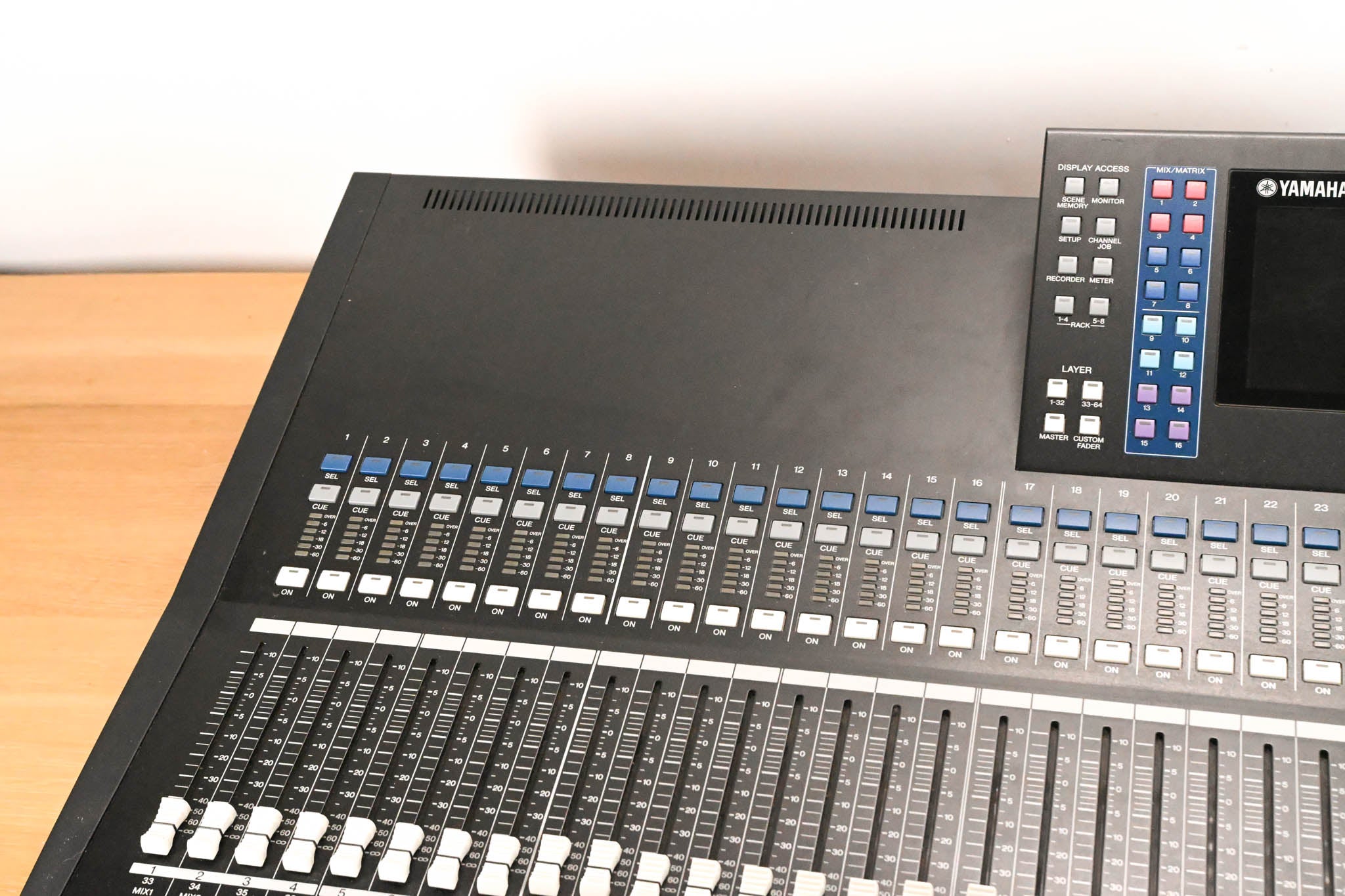 Yamaha LS9-32 32-Input Digital Mixing Console