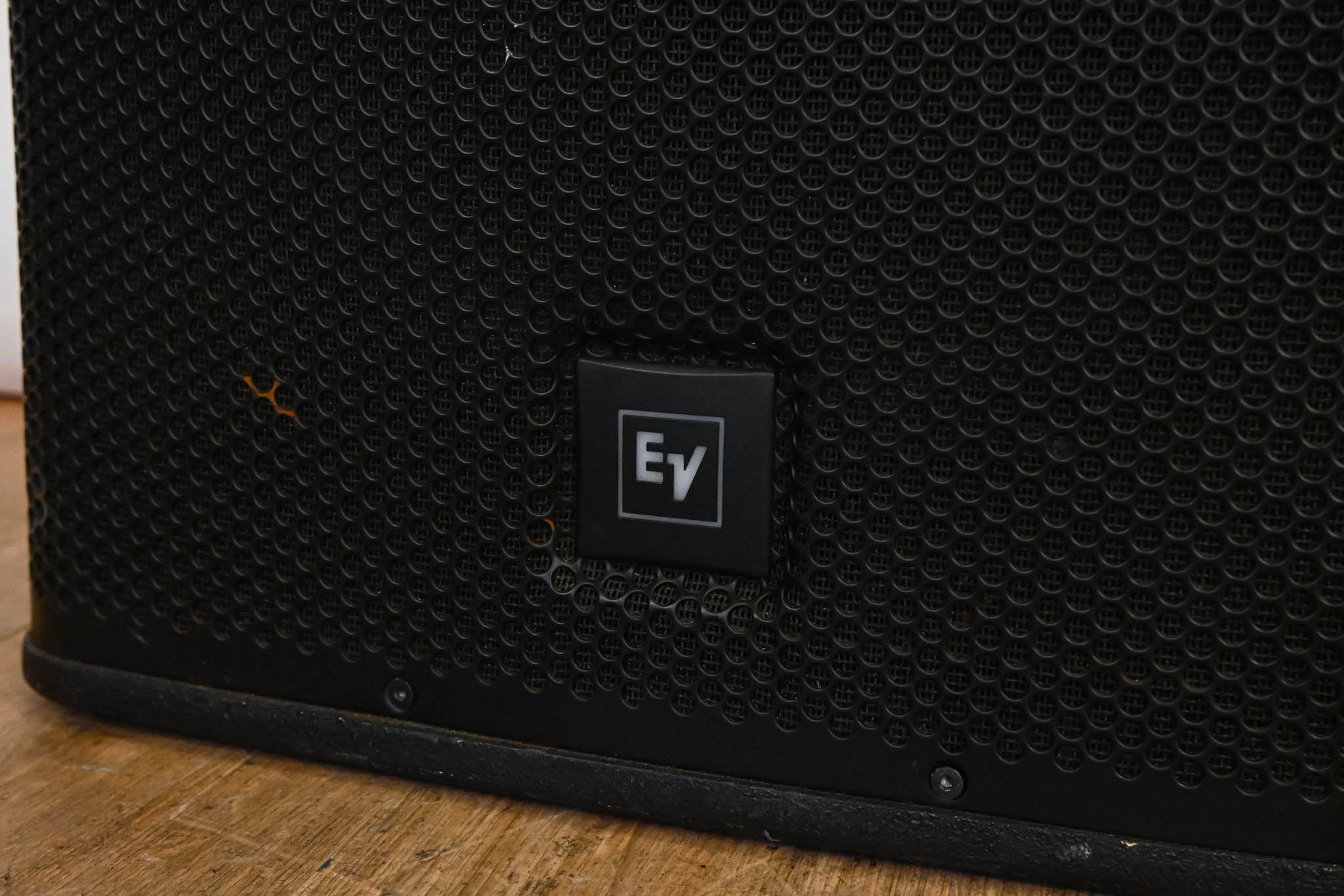 Electro-Voice (EV) ELX115P 15" Live X Two-Way Powered Loudspeaker