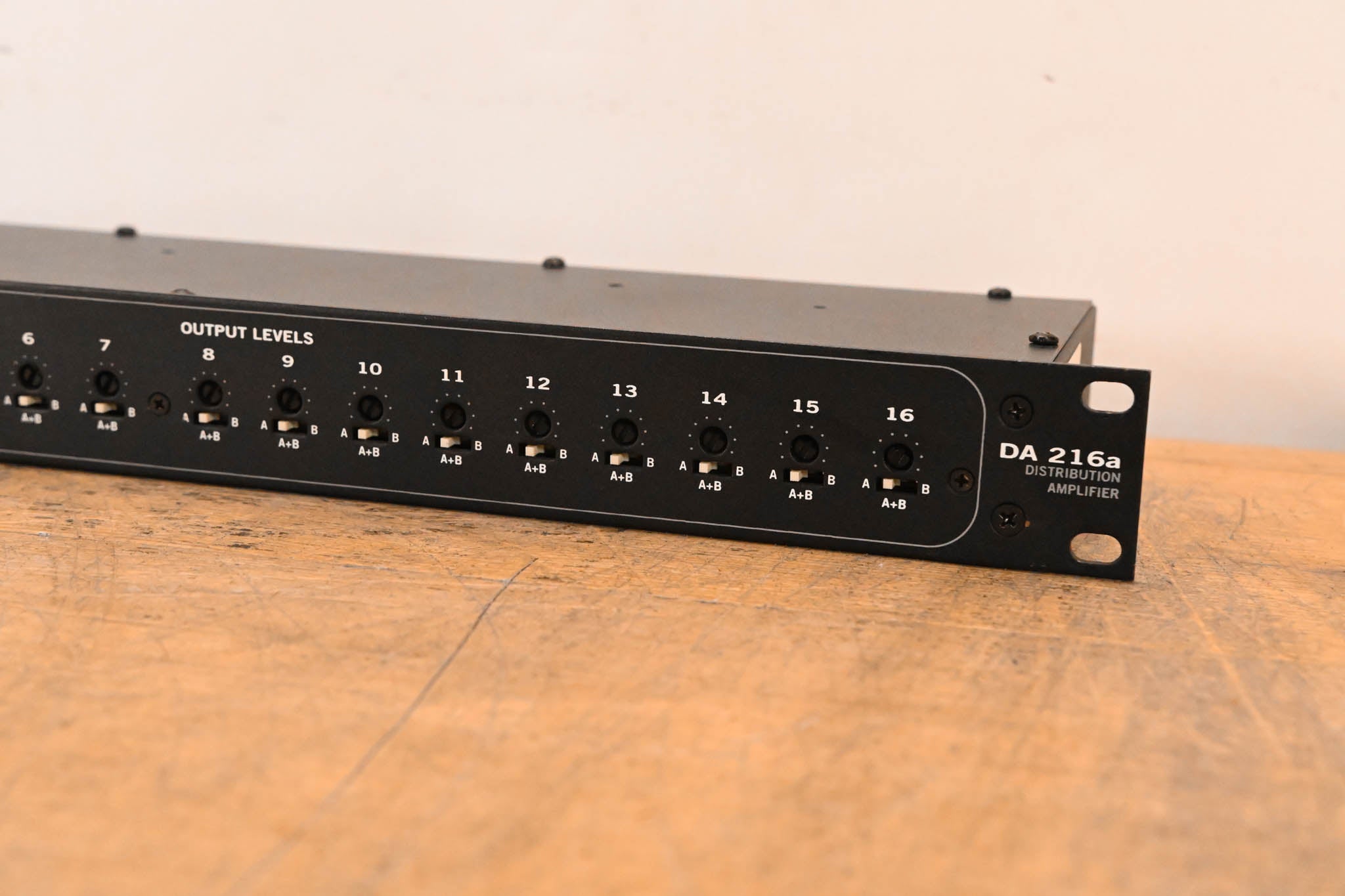 Rane DA216A 2-Input, 16-Output Distribution Line Amplifier (NO PSU)
