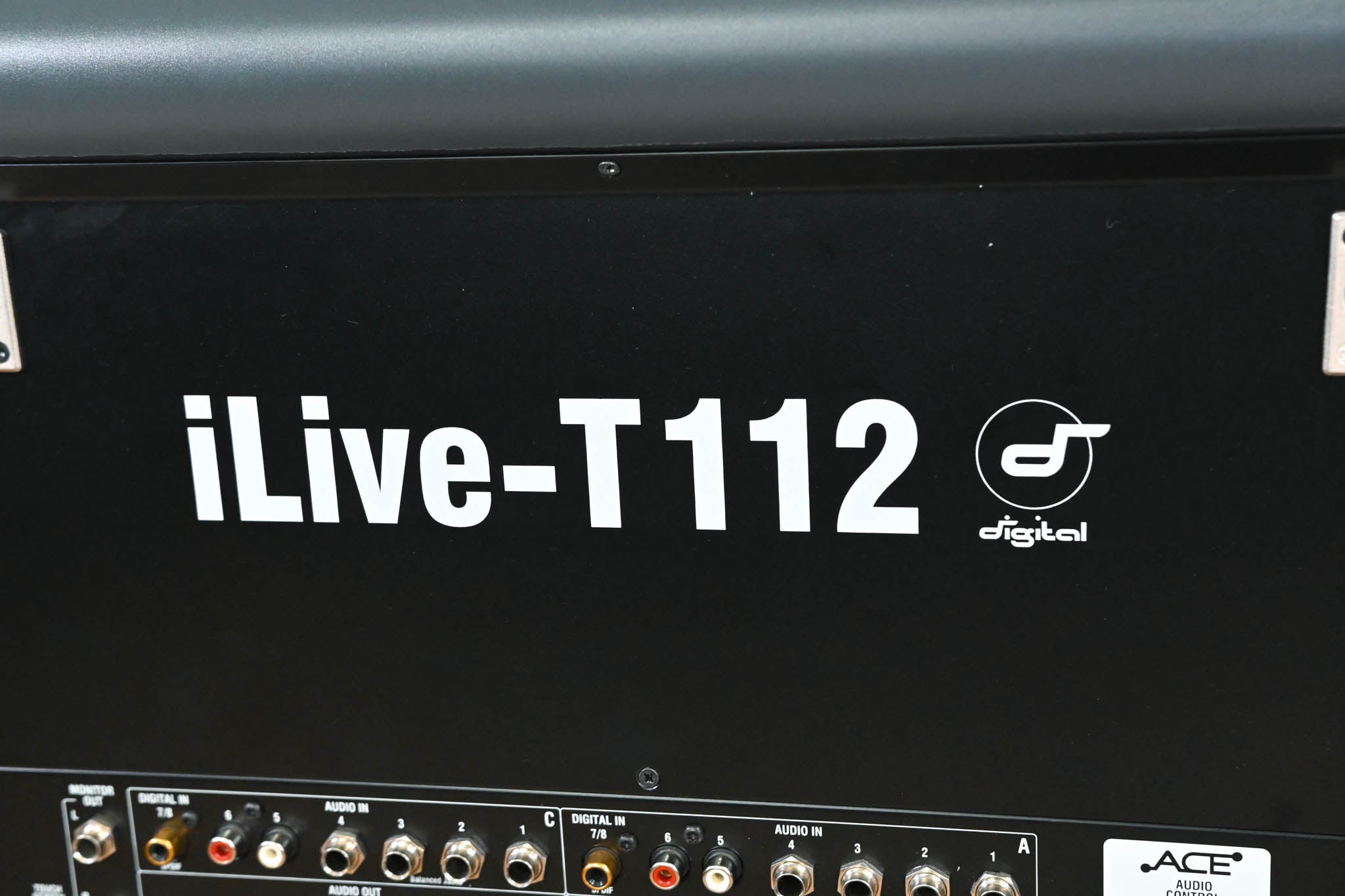 Allen & Heath iLive-T112 Mixing Surface with iDR-32 Fixed Format MixRack