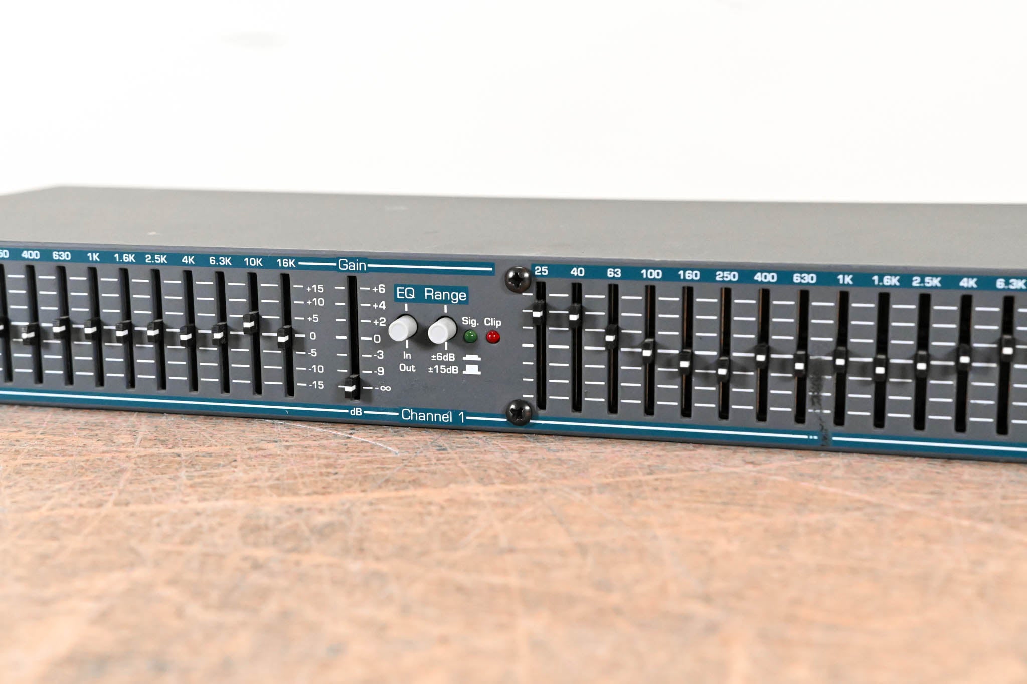 Ashly MQX-2150 Stereo 15-Band Graphic Equalizer