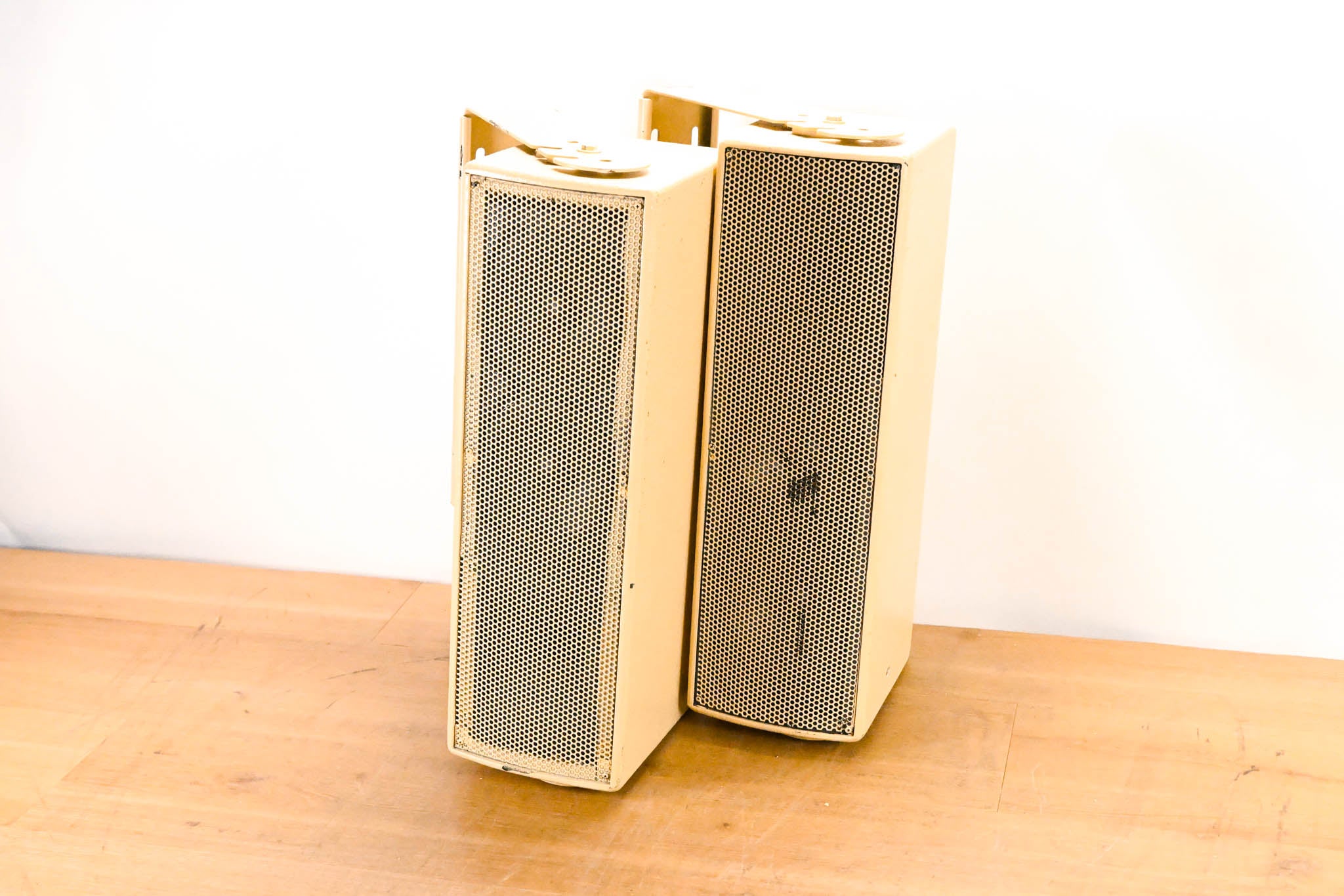 EAW UB52 Two-Way Full-Range Loudspeaker (PAIR)