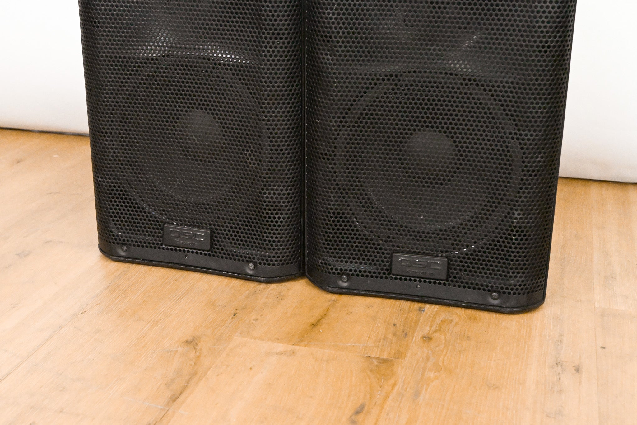 QSC K8 8" Two-Way 1000 Watt Powered Portable Loudspeaker (PAIR)