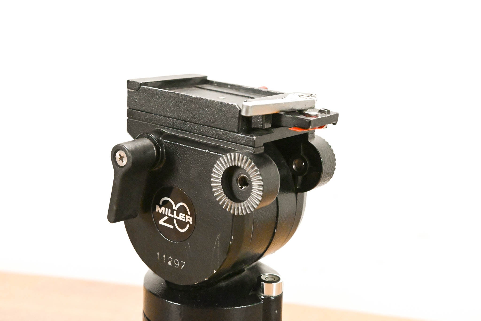 Miller 20 Fluid Tripod Head w/ Ball Leveling Base
