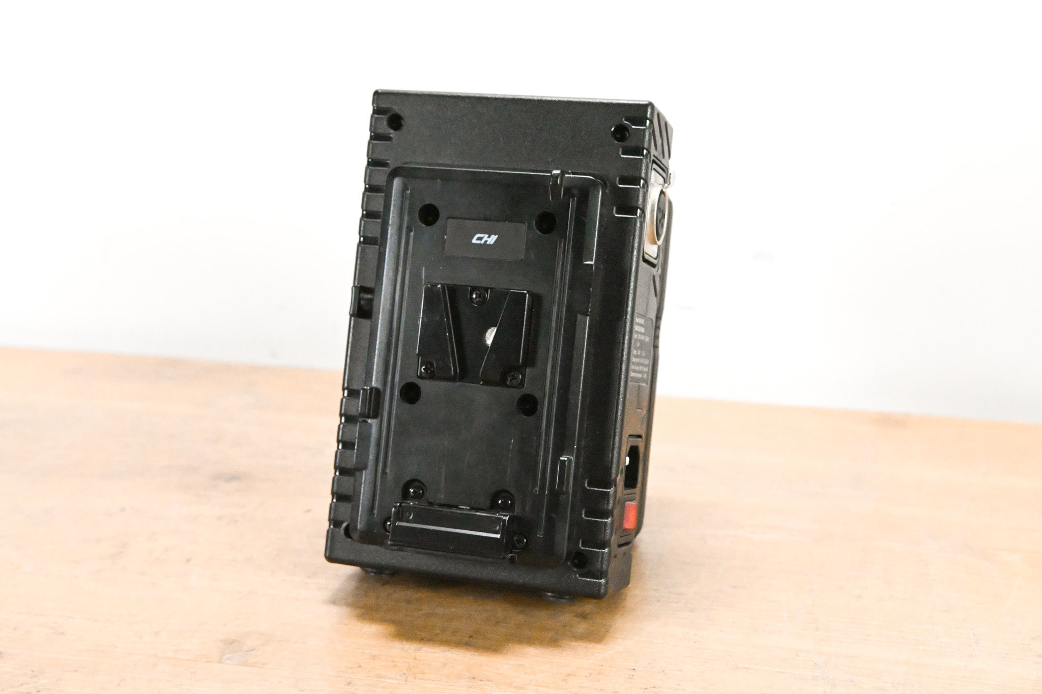 Core SWX GP-X2S Simultaneous Dual V-Mount Charger w/ one Battery