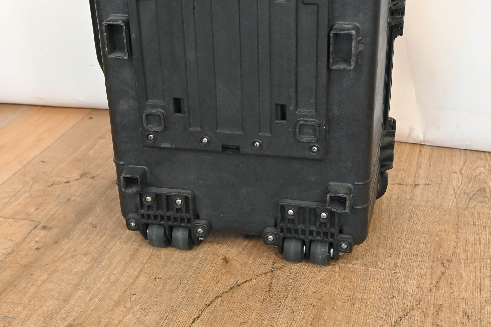 Pelican 1650 Protector Case (No Foam)