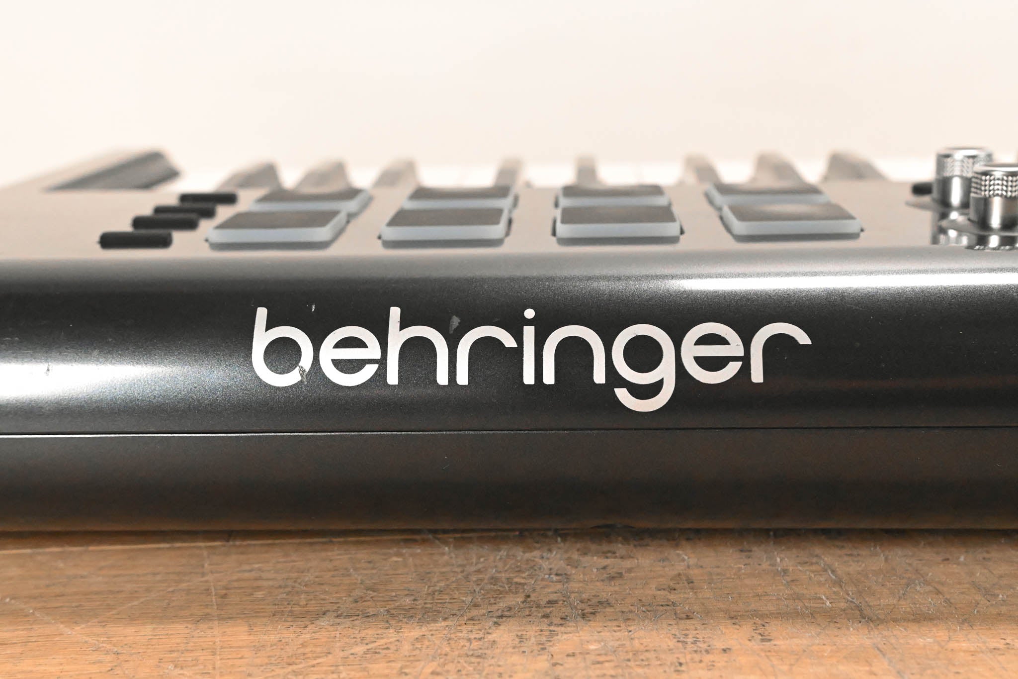 Behringer Motor 61 61-Key USB/MIDI Controller Keyboard (NO POWER SUPPLY)